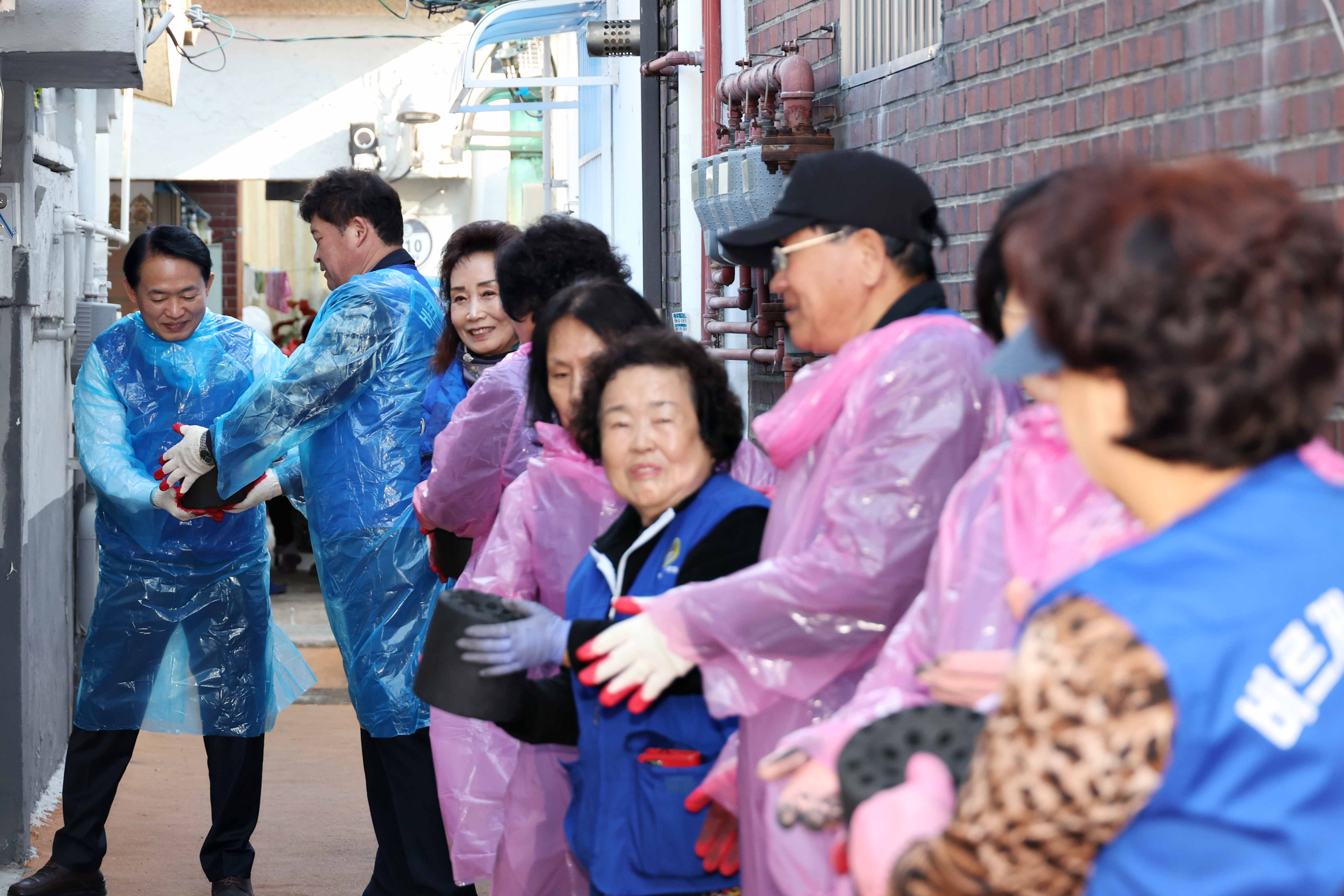 20241113_바르게살기운동_동구협의회_연탄나눔14.jpg 이미지