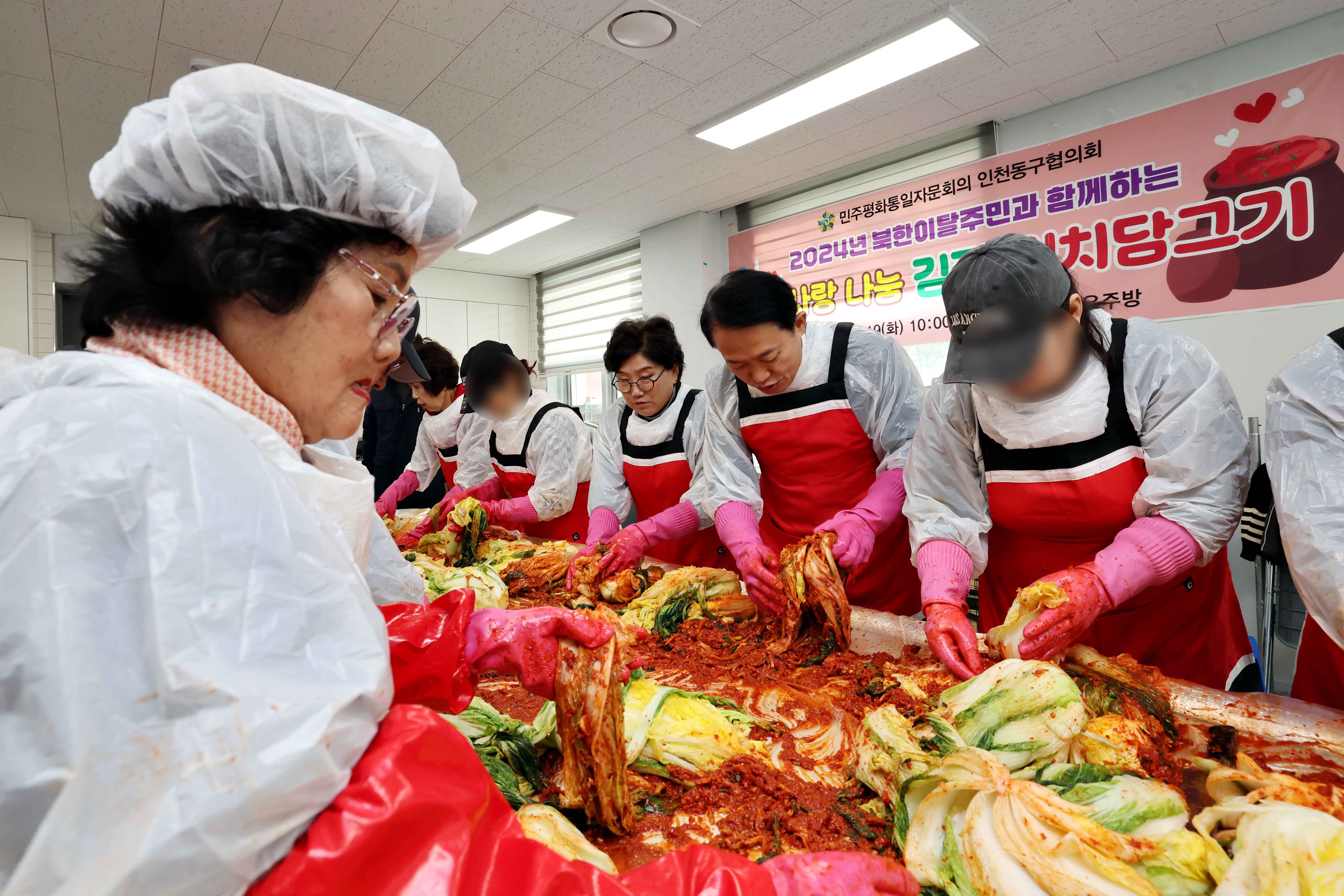 20241119_민주평화통일자문회의_동구협의회_이웃사랑_나눔_김장_김치담그기3.jpg 이미지