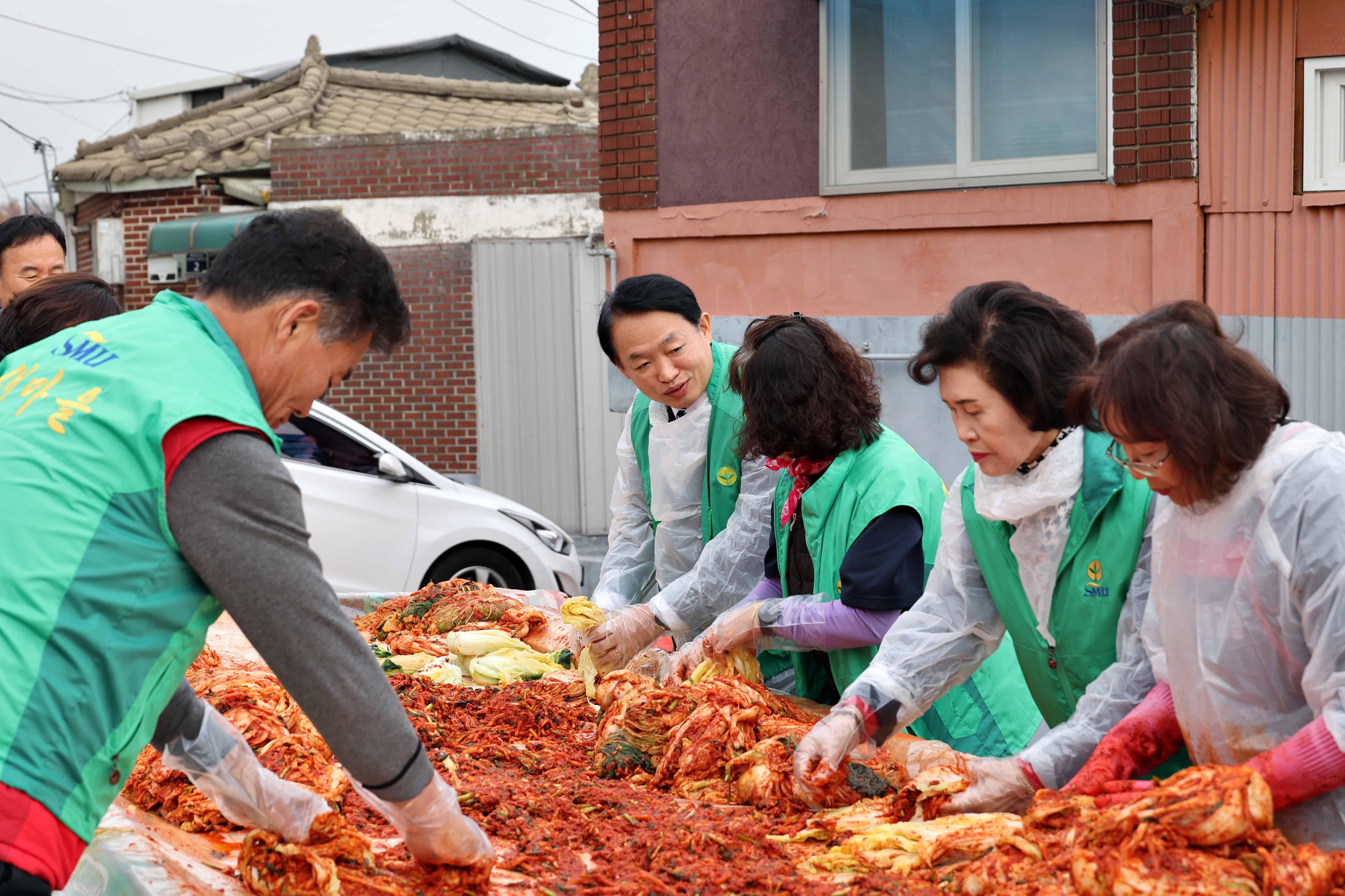 20241120_화수1화평동_새마을부녀회_김장나눔_행사12.jpg 이미지