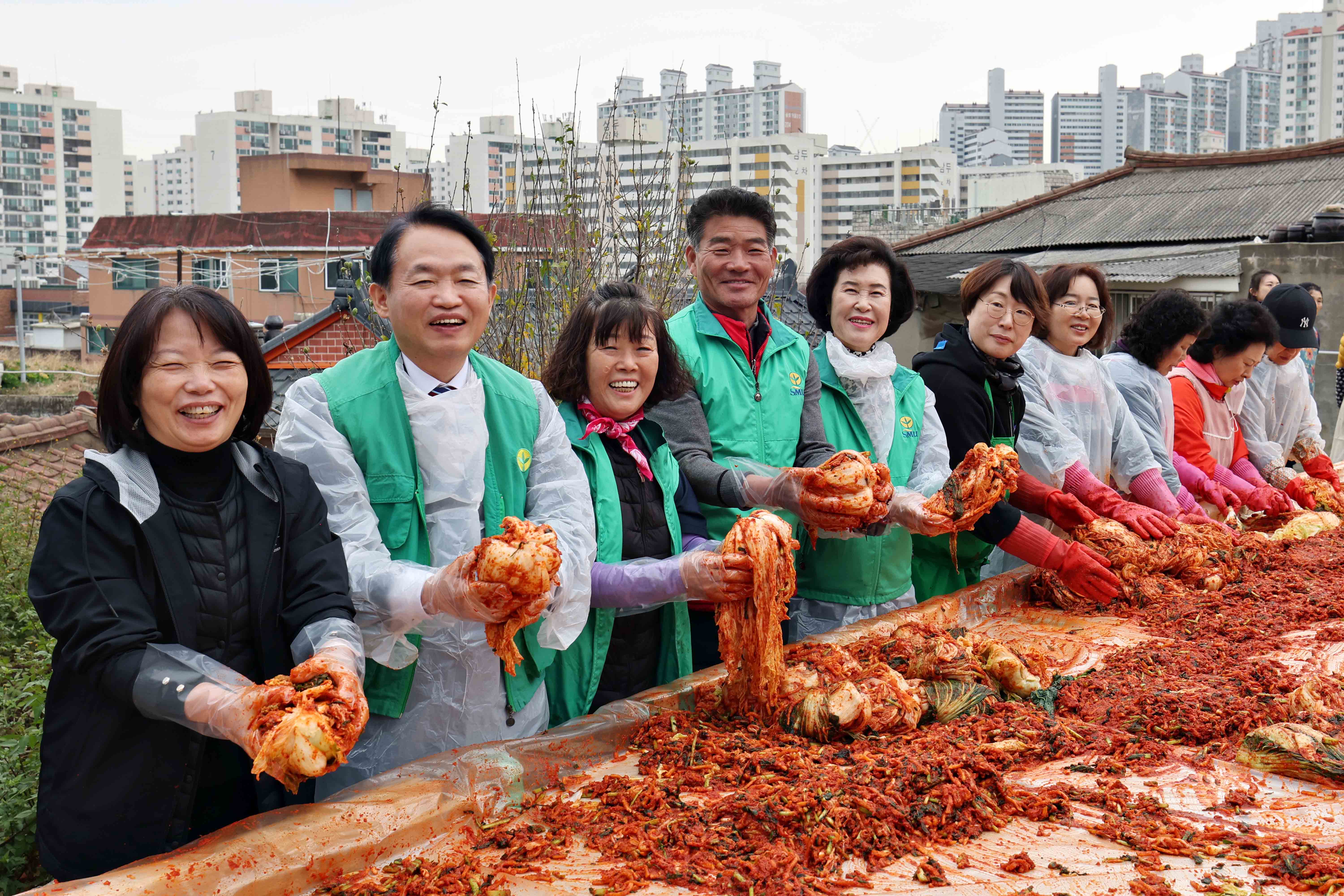 20241120_화수1화평동_새마을부녀회_김장나눔_행사4.jpg 이미지