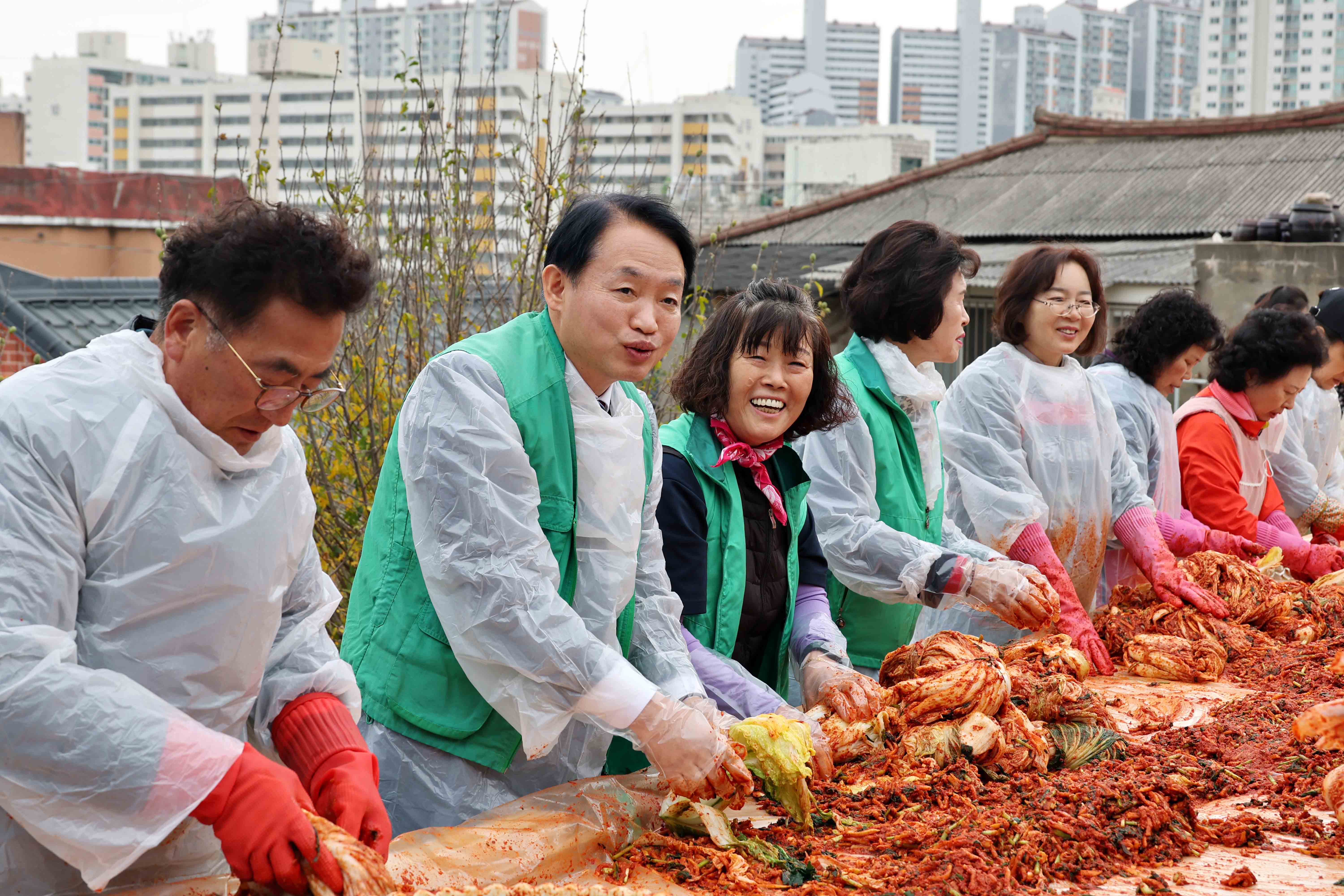 20241120_화수1화평동_새마을부녀회_김장나눔_행사5.jpg 이미지
