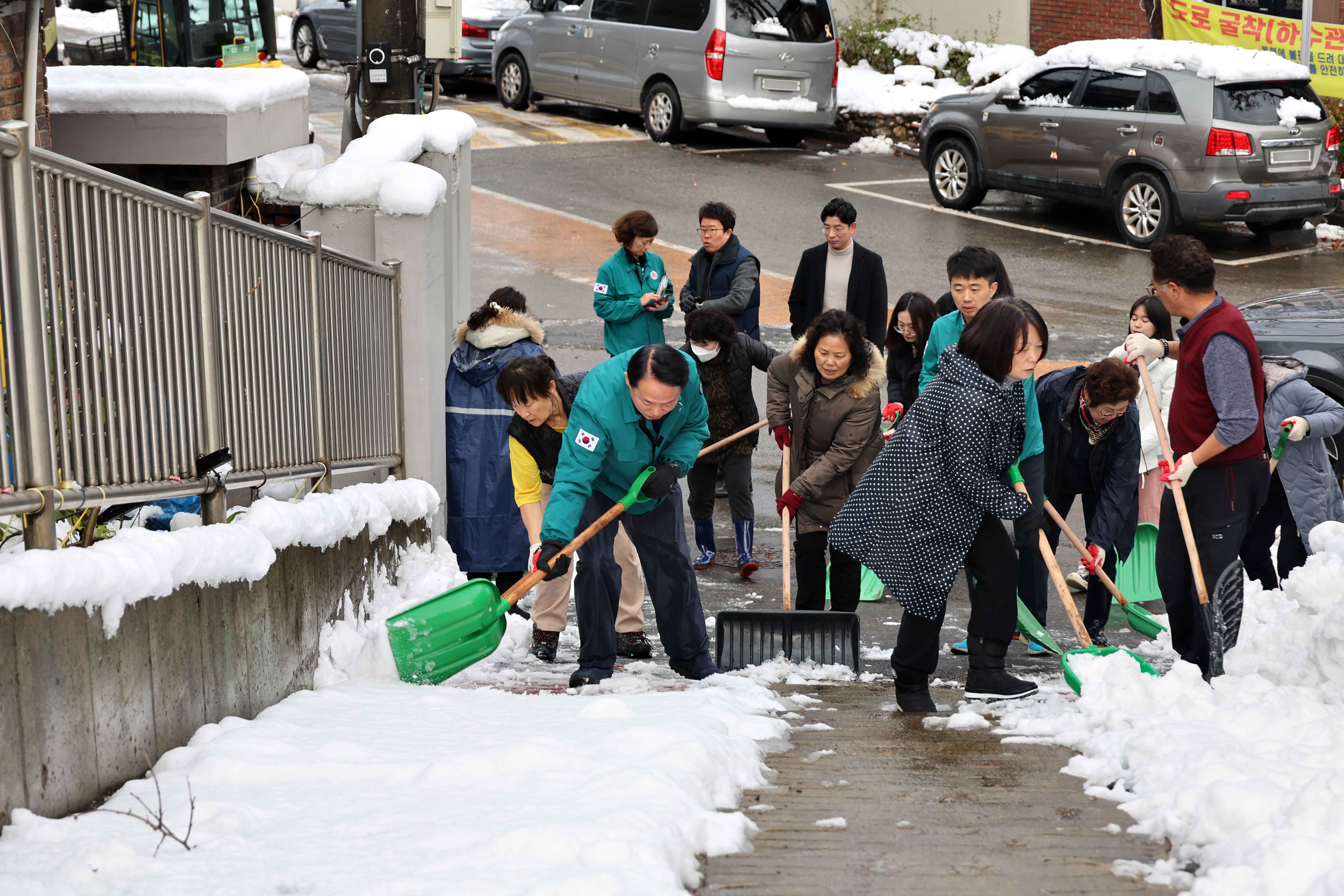 20241128_동구_관내_제설작업8.jpg 이미지