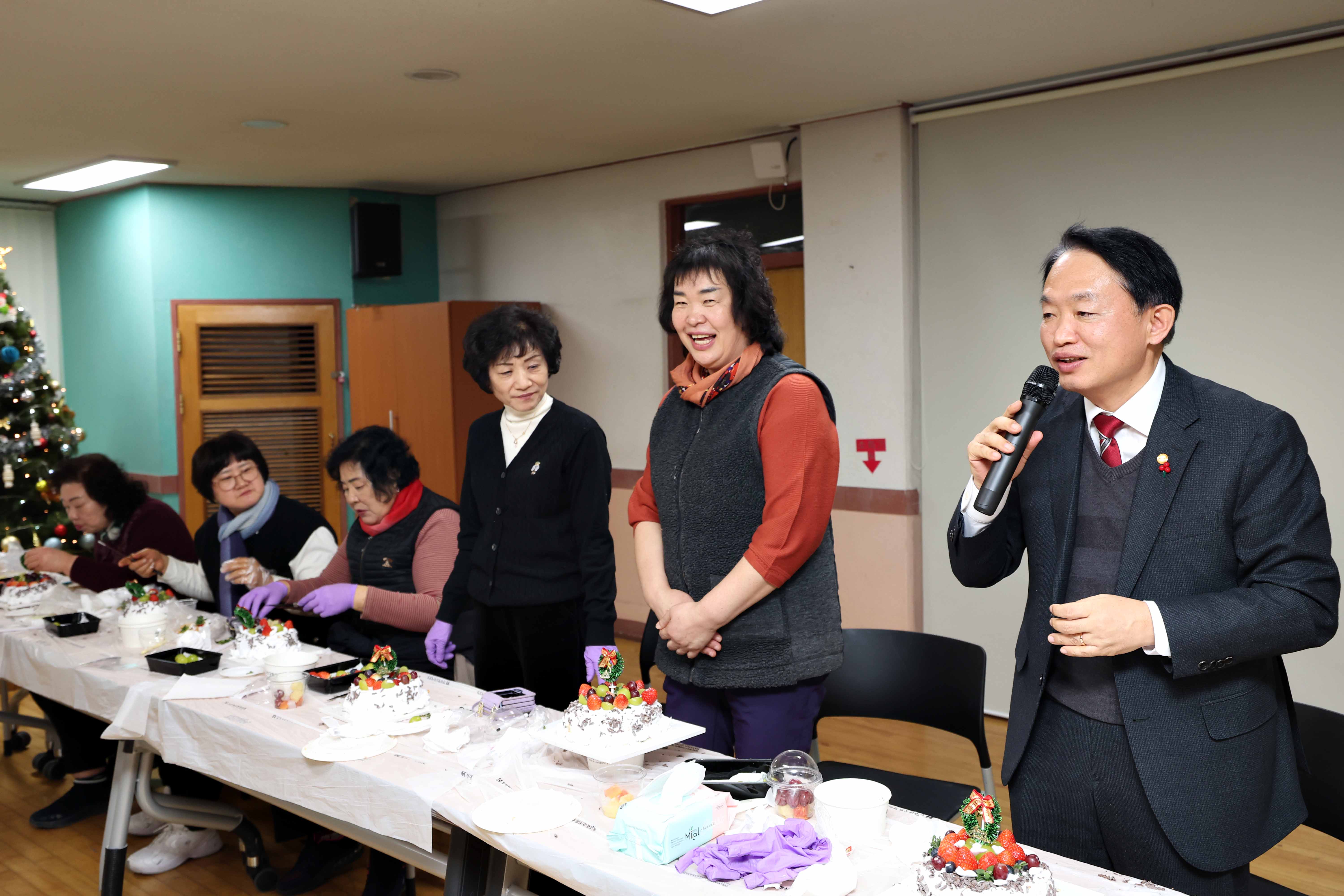 20241210_송현3동_크리스마스_케이크_나눔2.jpg 이미지