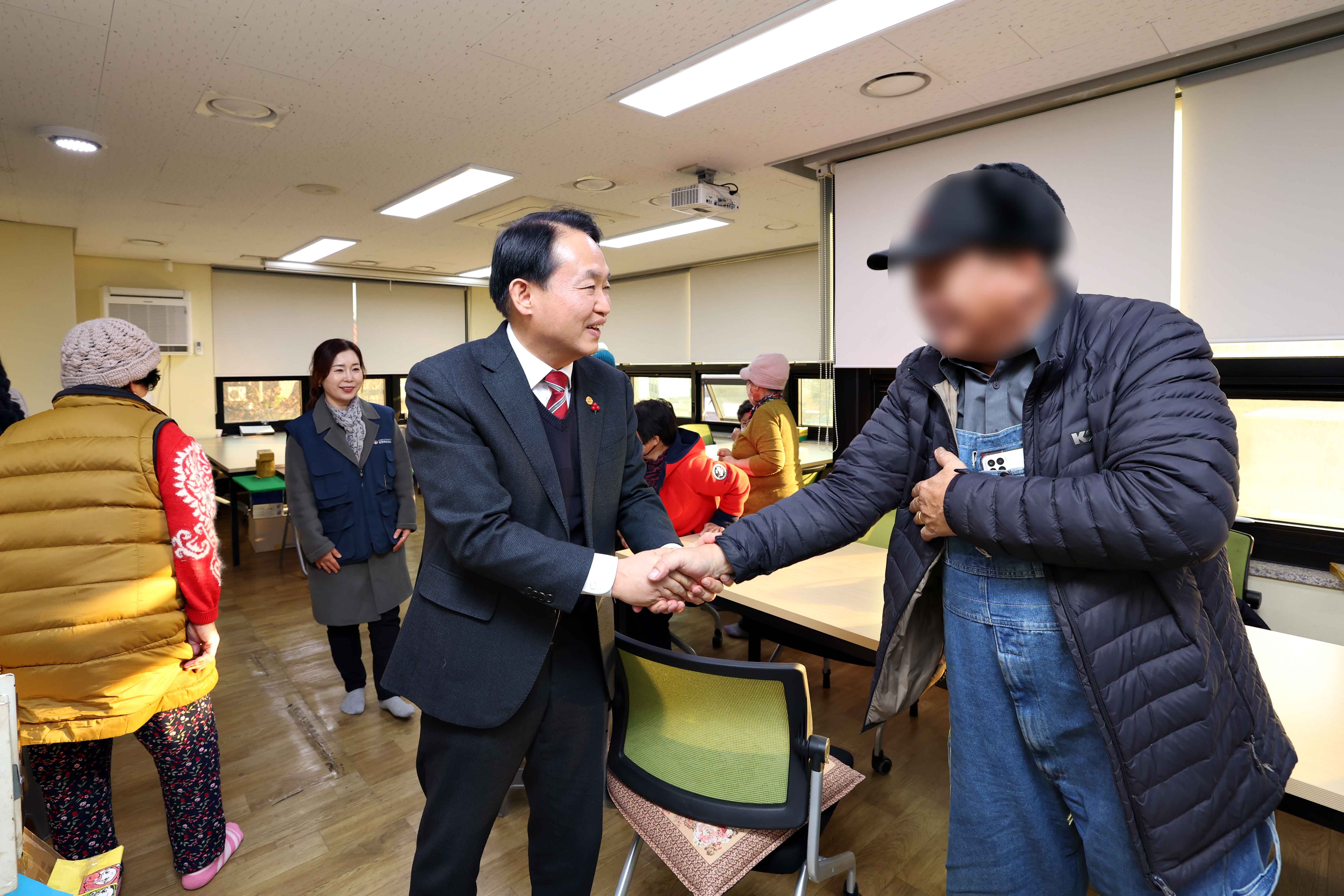 20241224_쪽방상담소_겨울이불_전달식2.jpg 이미지