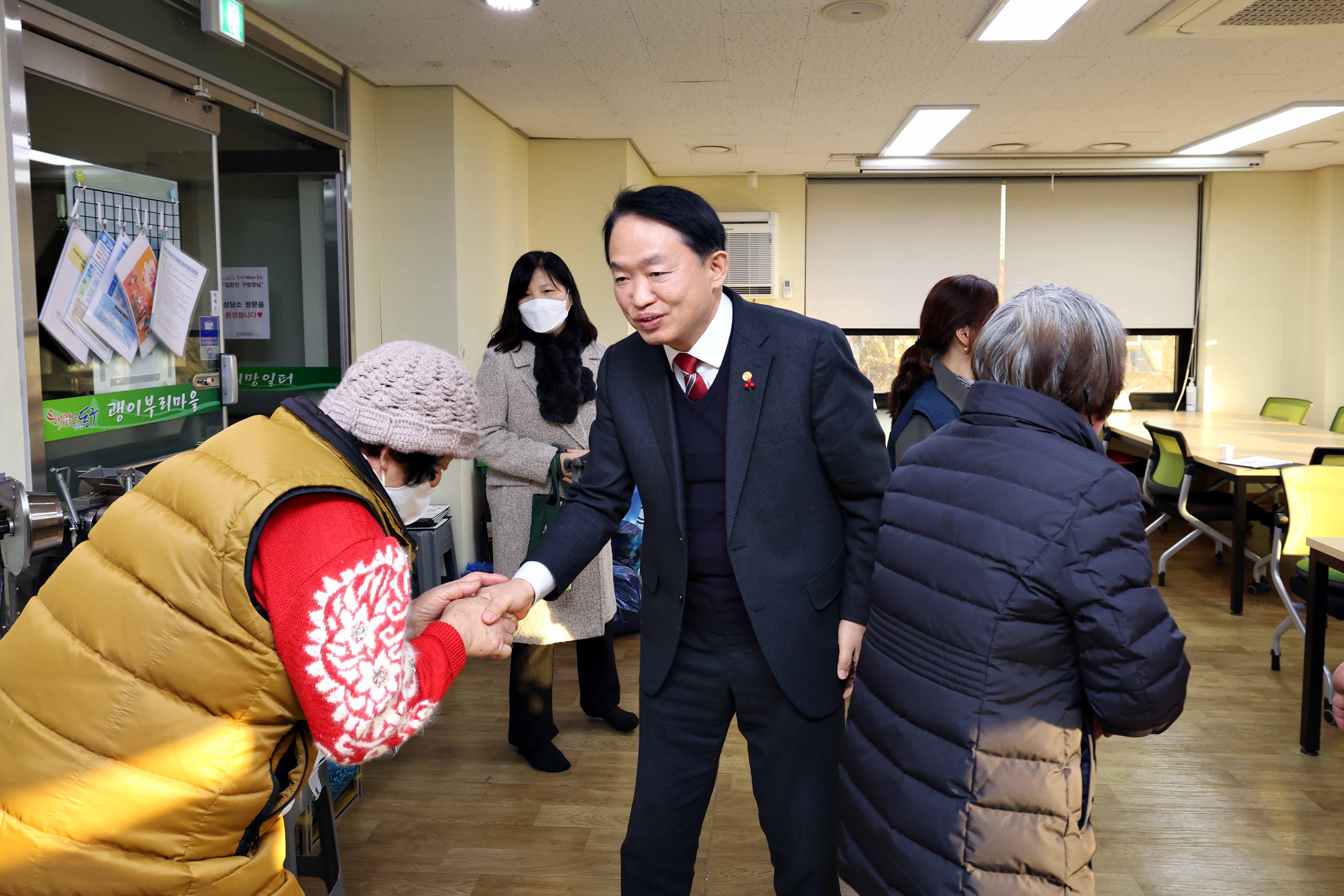 20241224_쪽방상담소_겨울이불_전달식4.jpg 이미지