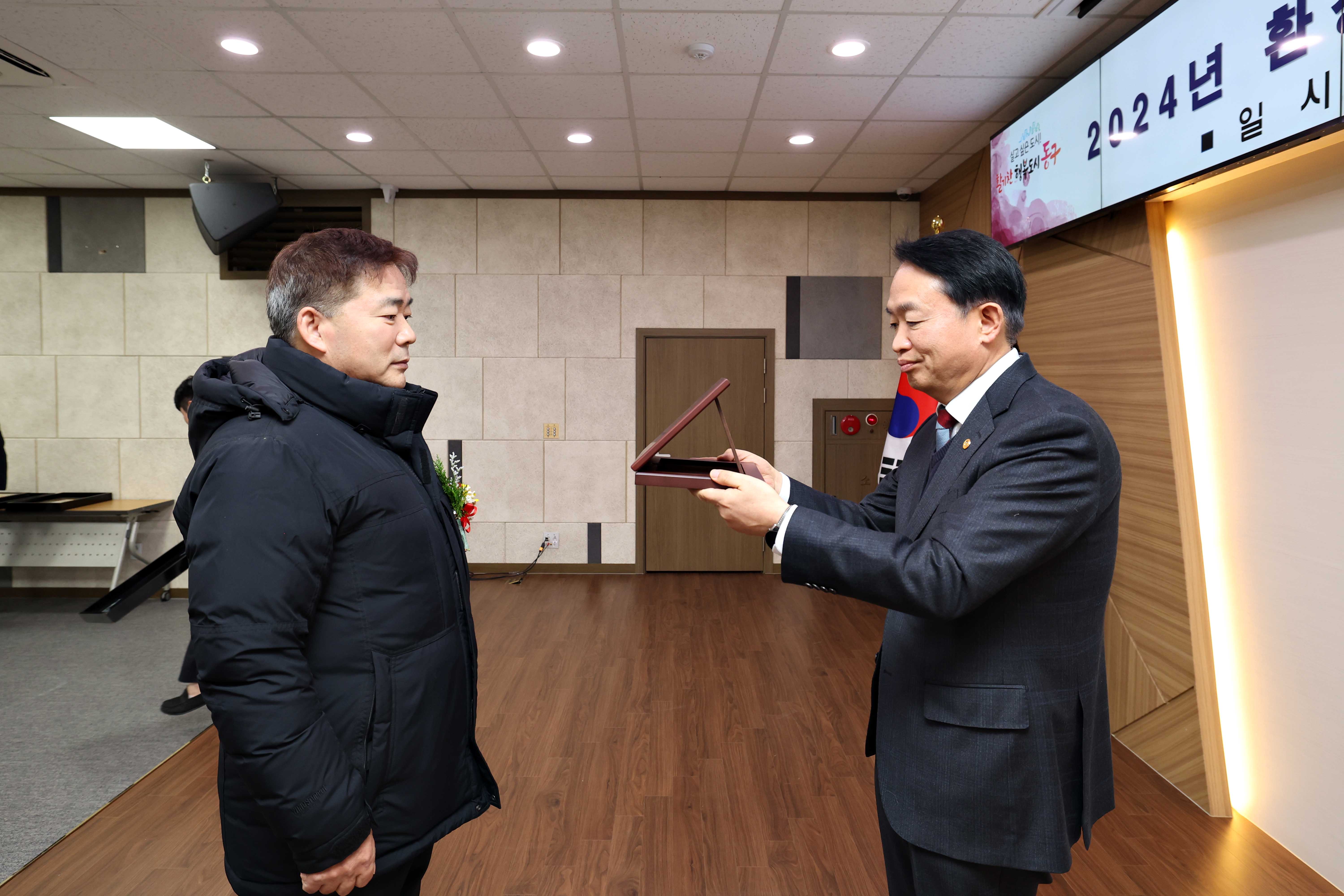 20241227_2024년_환경공무관_정년퇴임식_및_표창수여식5.jpg 이미지