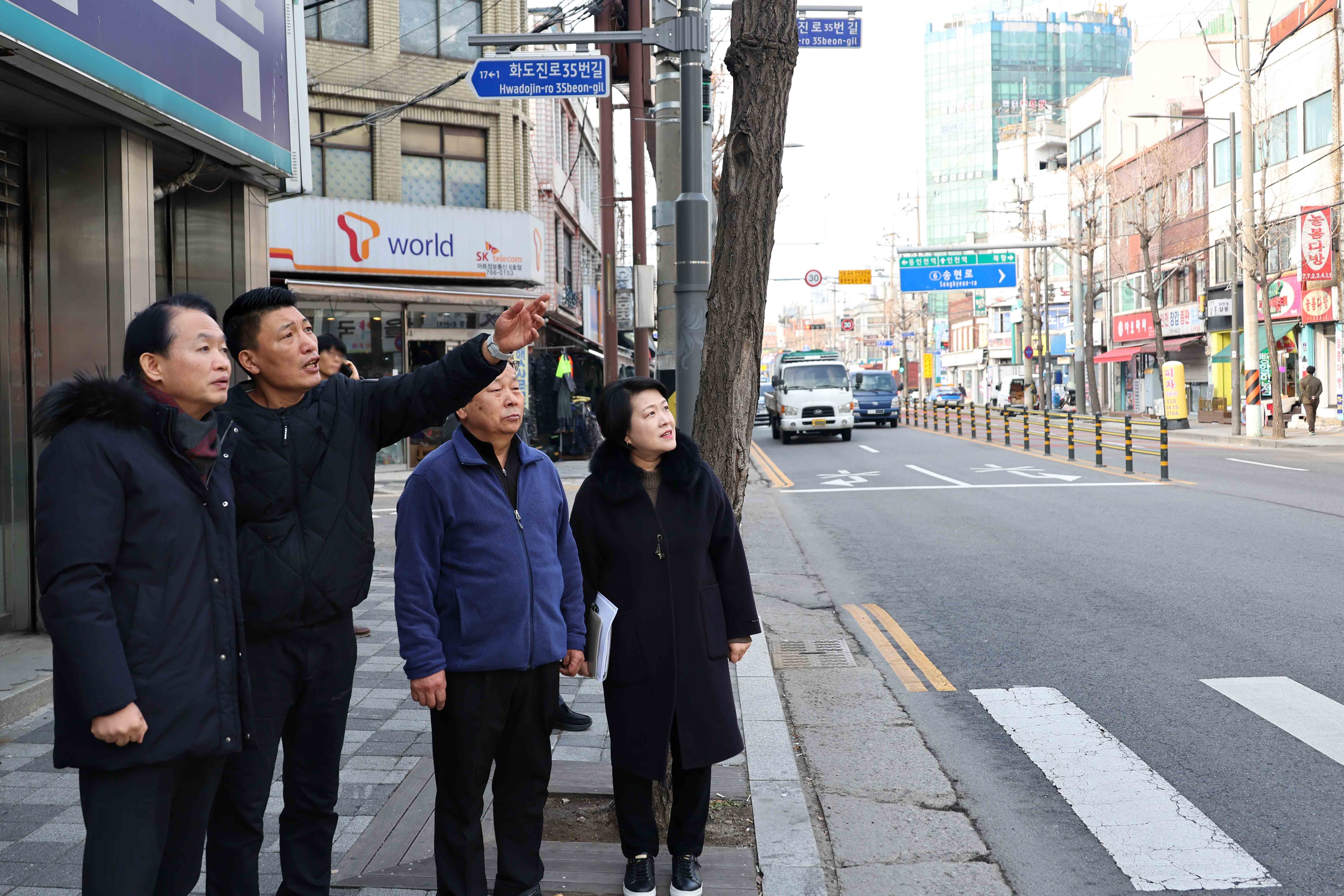 20241230_송현시장_간판_정비사업_준공_현장방문8.jpg 이미지