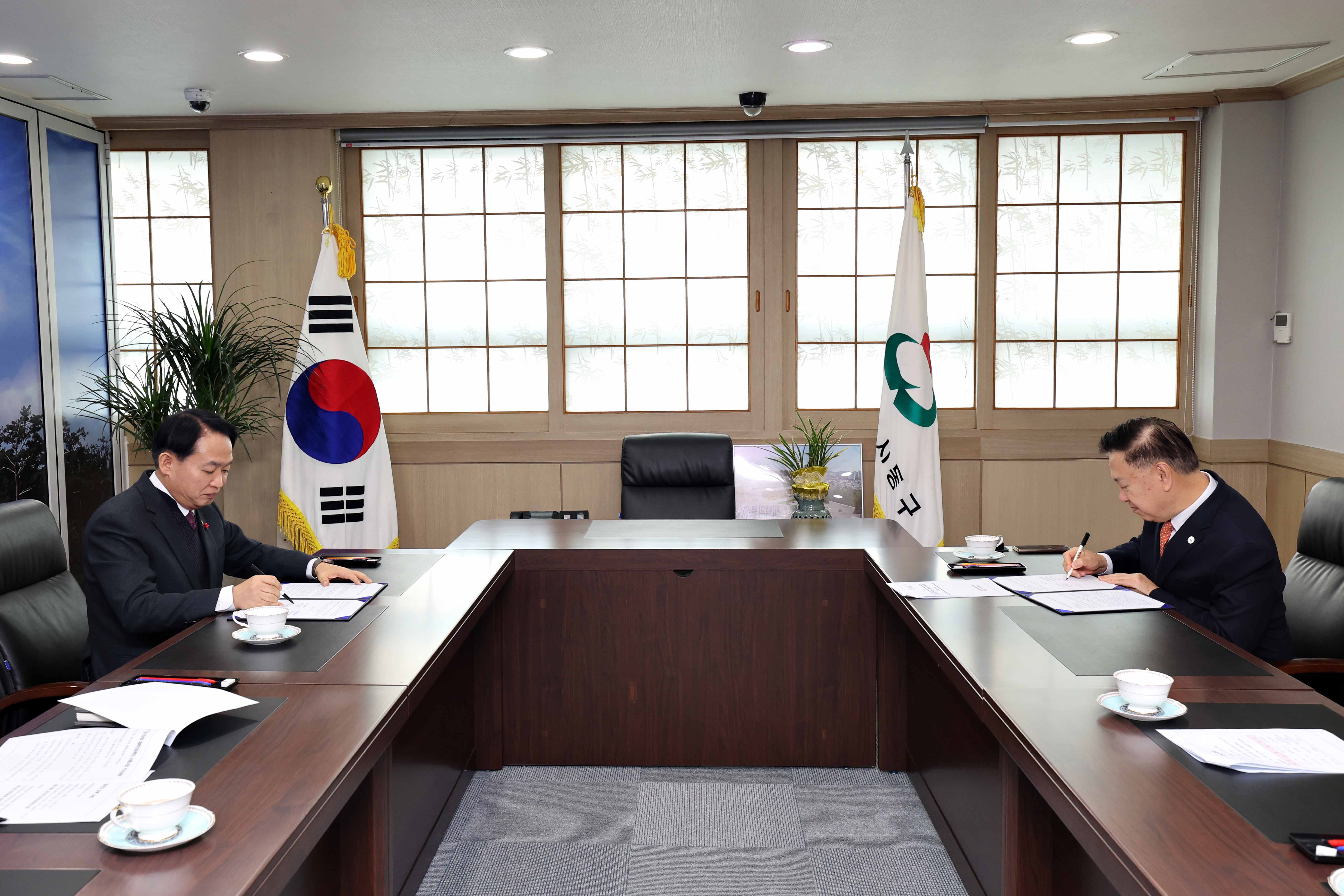 20250106_장기요양_재택의료센터_시범사업_업무_협약식3.jpg 이미지
