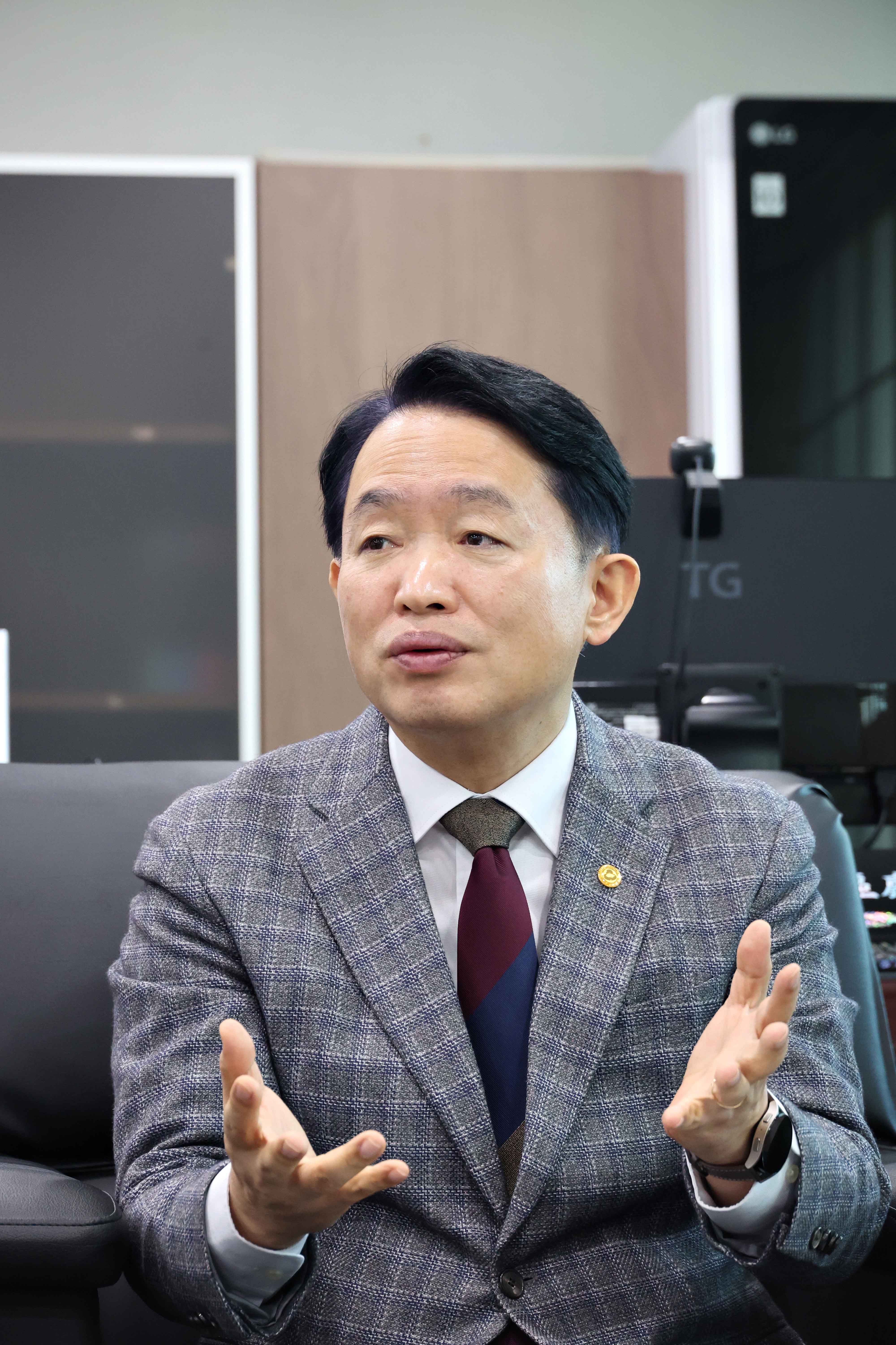 20250108_언론사_인터뷰_HKJ_2184.jpg 이미지