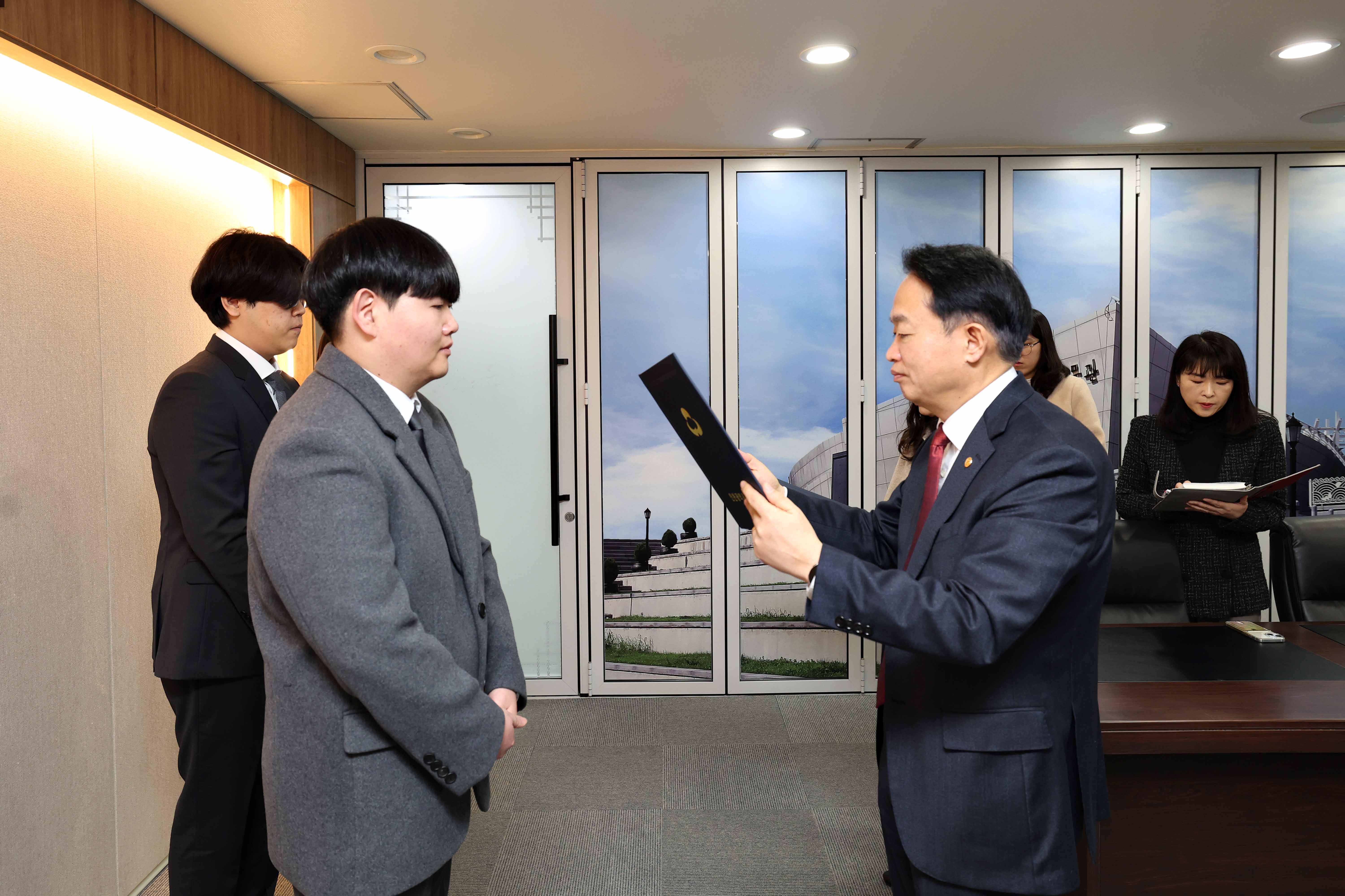 20250117_임용장_수여식4.jpg 이미지