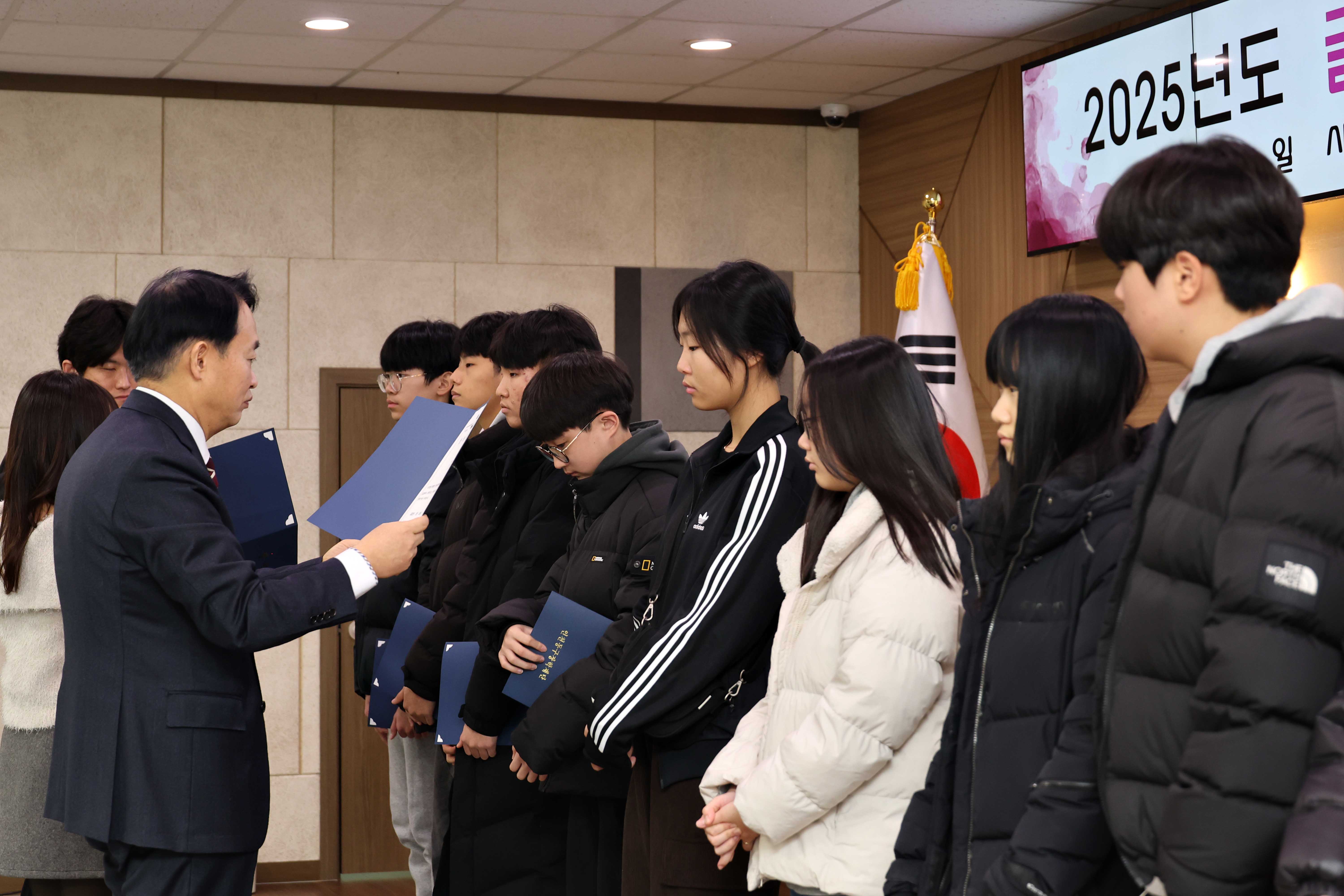 20250118_2025년도_글로벌리더_장학생_장학증서_수여식8.jpg 이미지