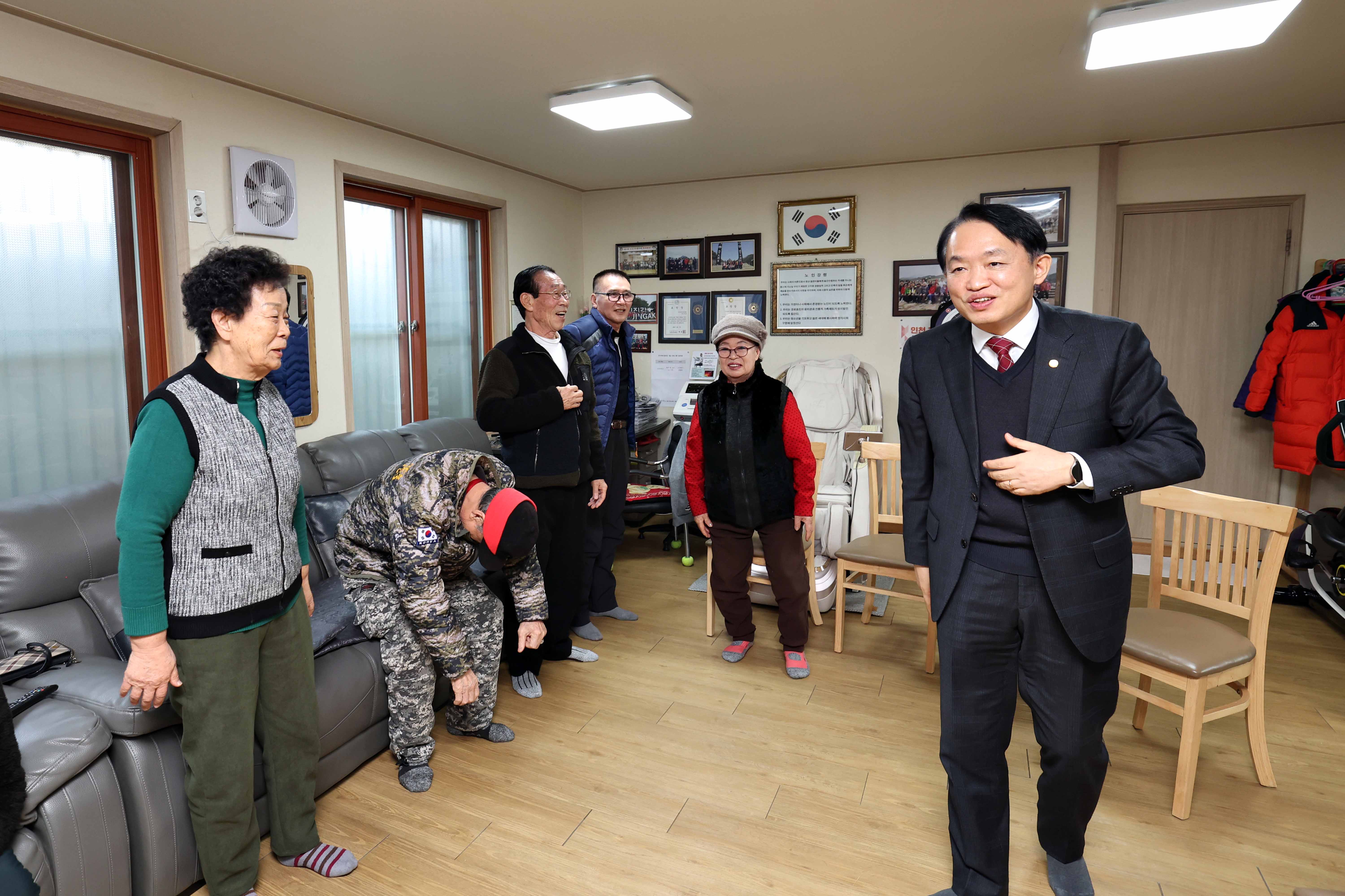 20250121_설맞이_경로당_방문10.jpg 이미지