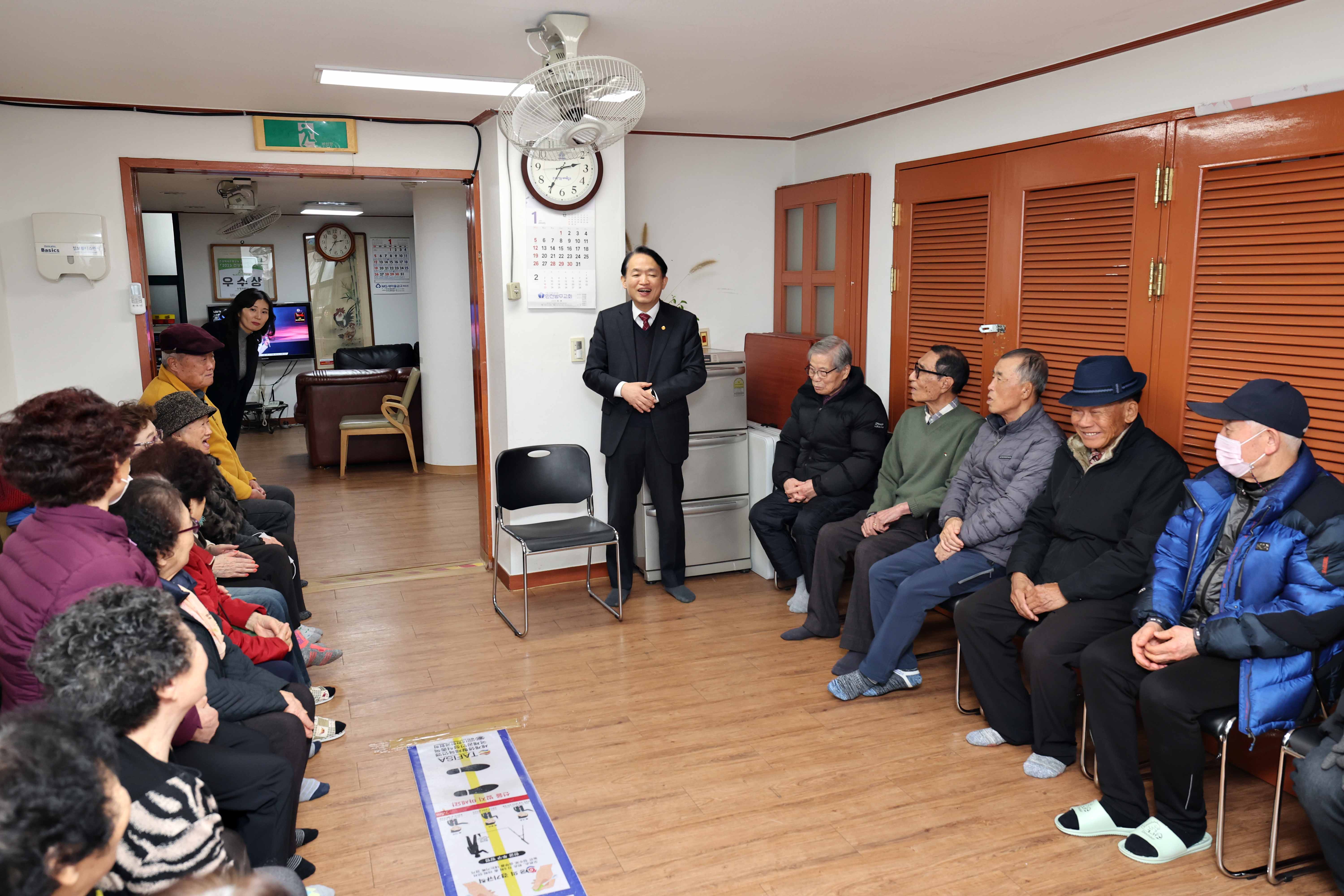 20250121_설맞이_경로당_방문5.jpg 이미지