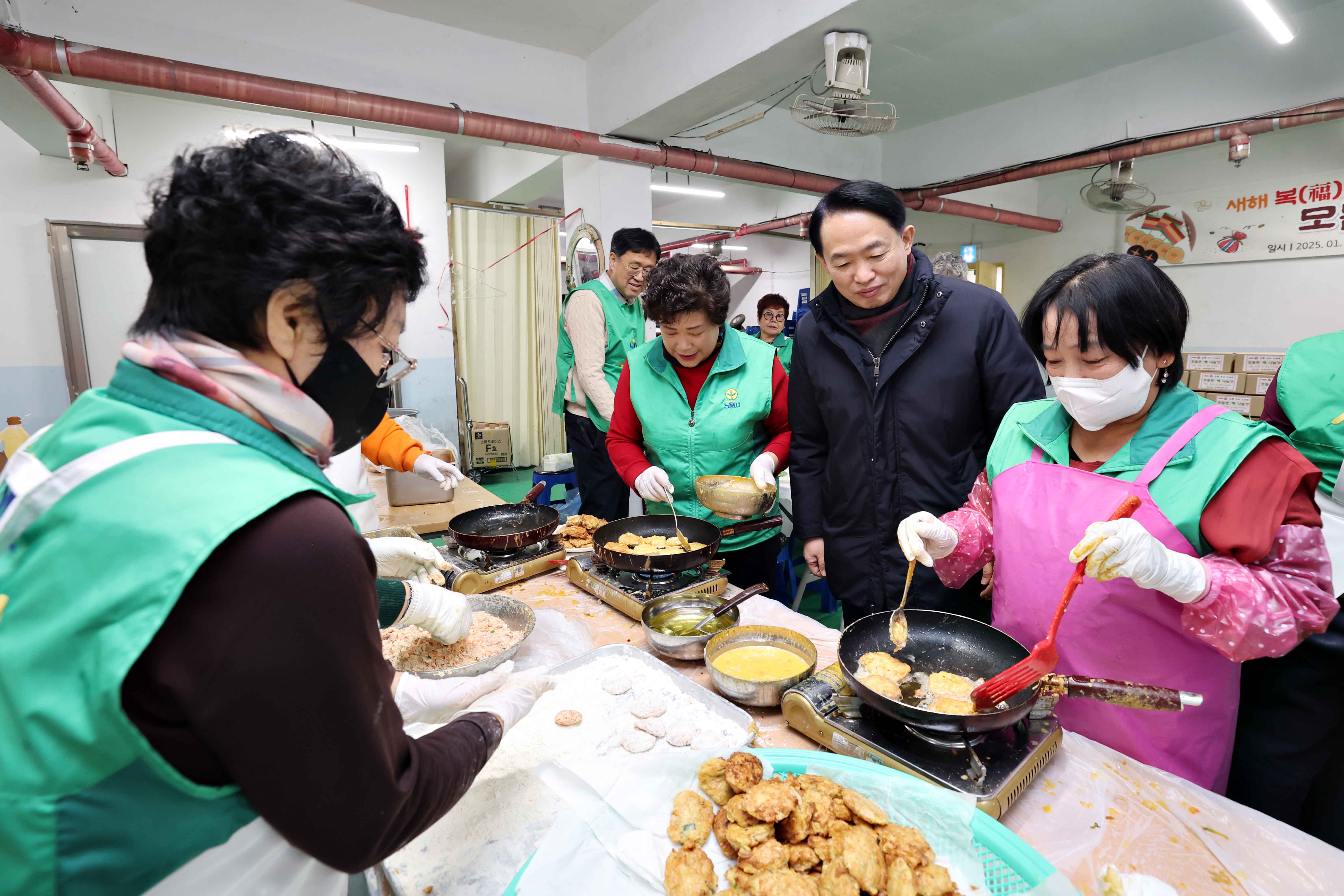 20250124_화수2동_모듬전_떡_나눔_행사3.jpg 이미지