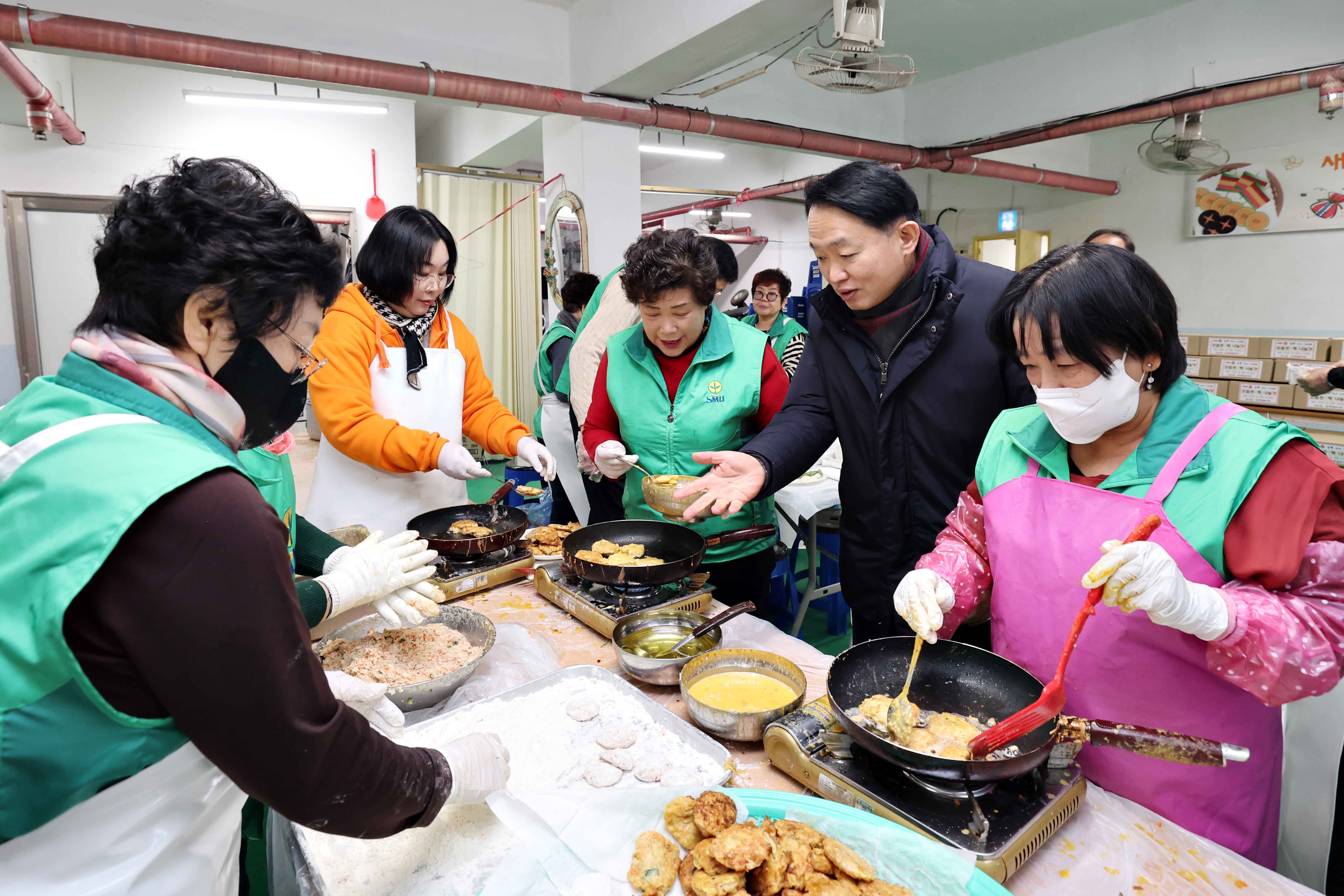 20250124_화수2동_모듬전_떡_나눔_행사5.jpg 이미지