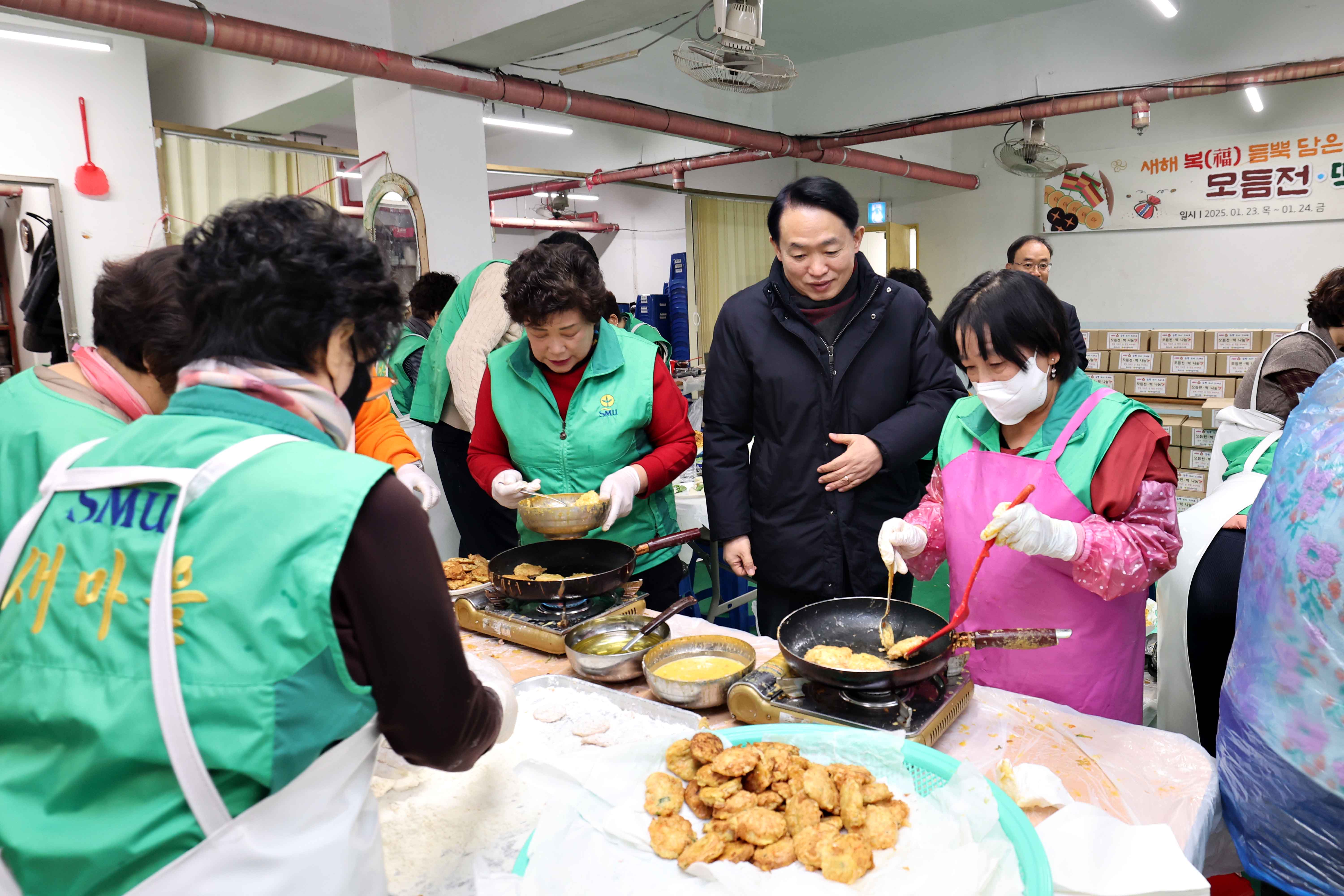 20250124_화수2동_모듬전_떡_나눔_행사6.jpg 이미지