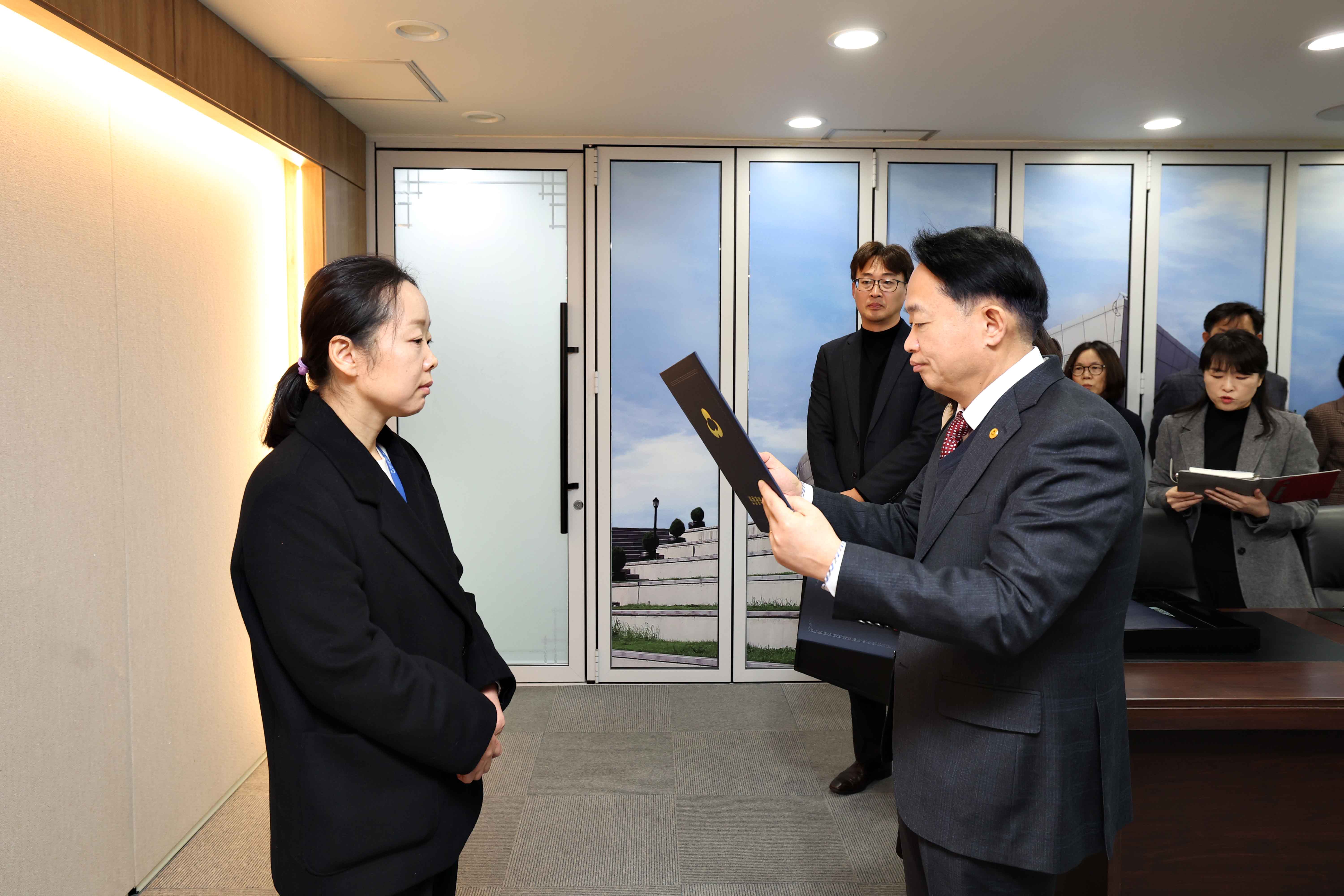 20250124_임용장_수여식2.jpg 이미지