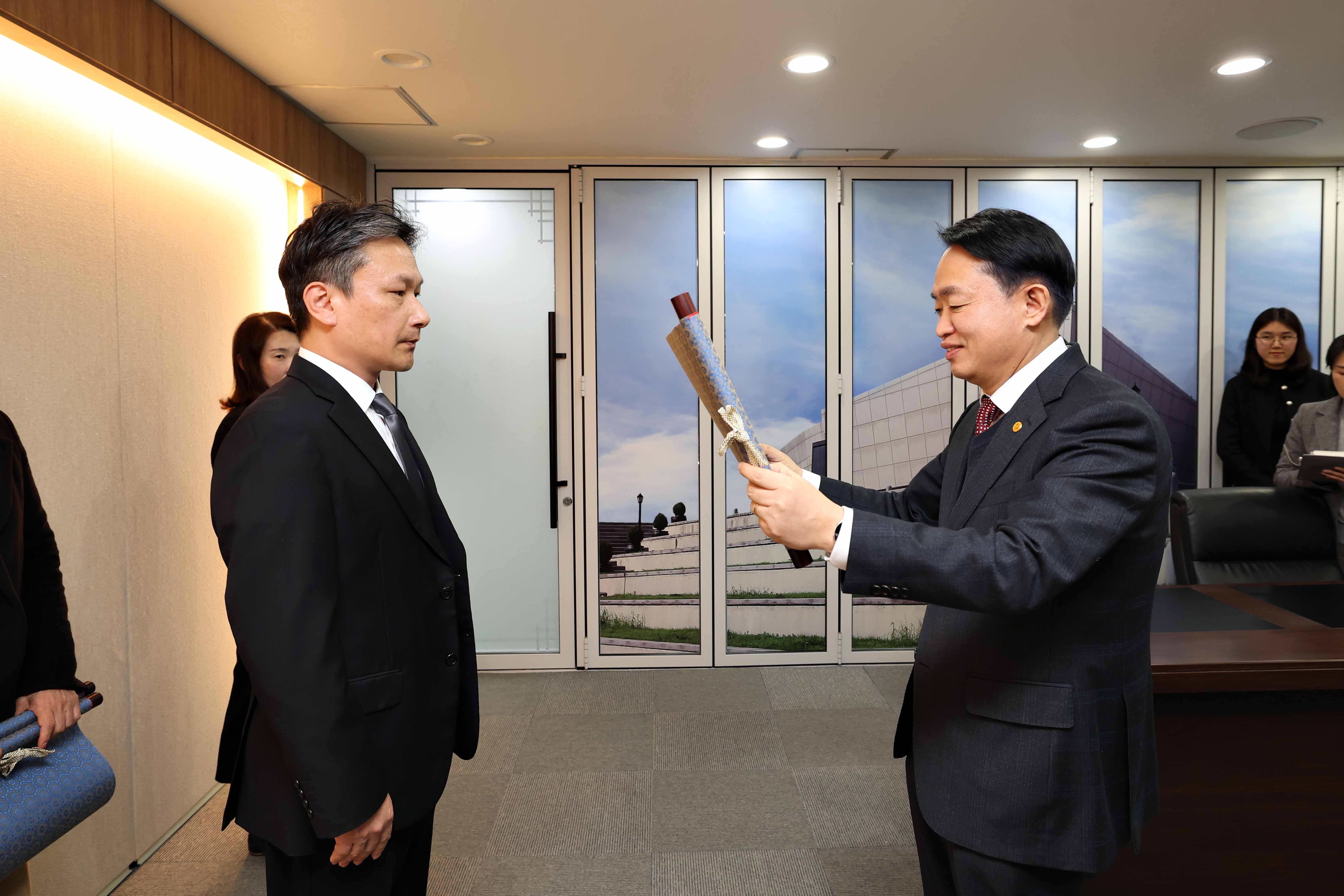 20250214_임용장_수여식7.jpg 이미지