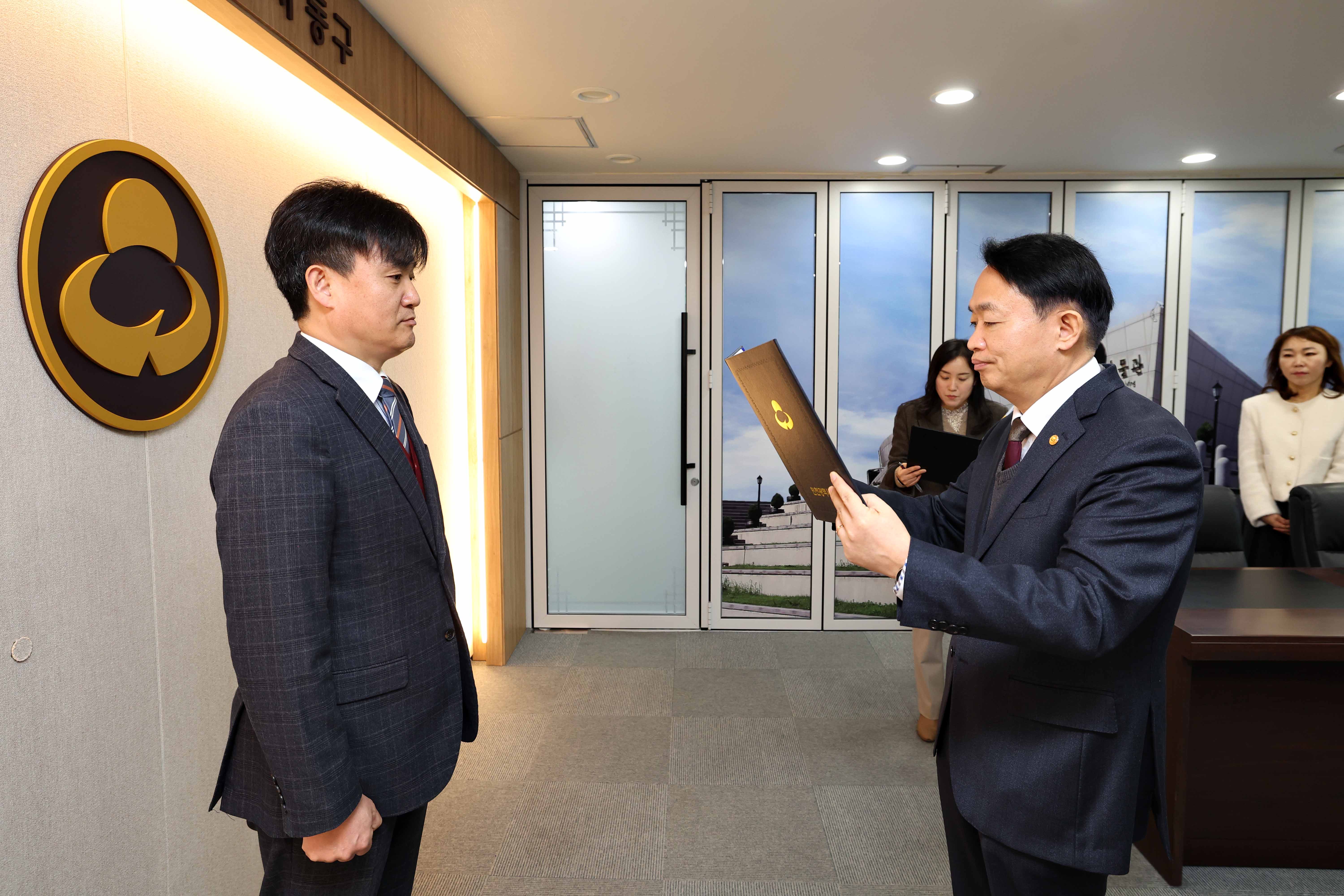 20250217_동구지역자활센터장_임명장_수여식2.jpg 이미지