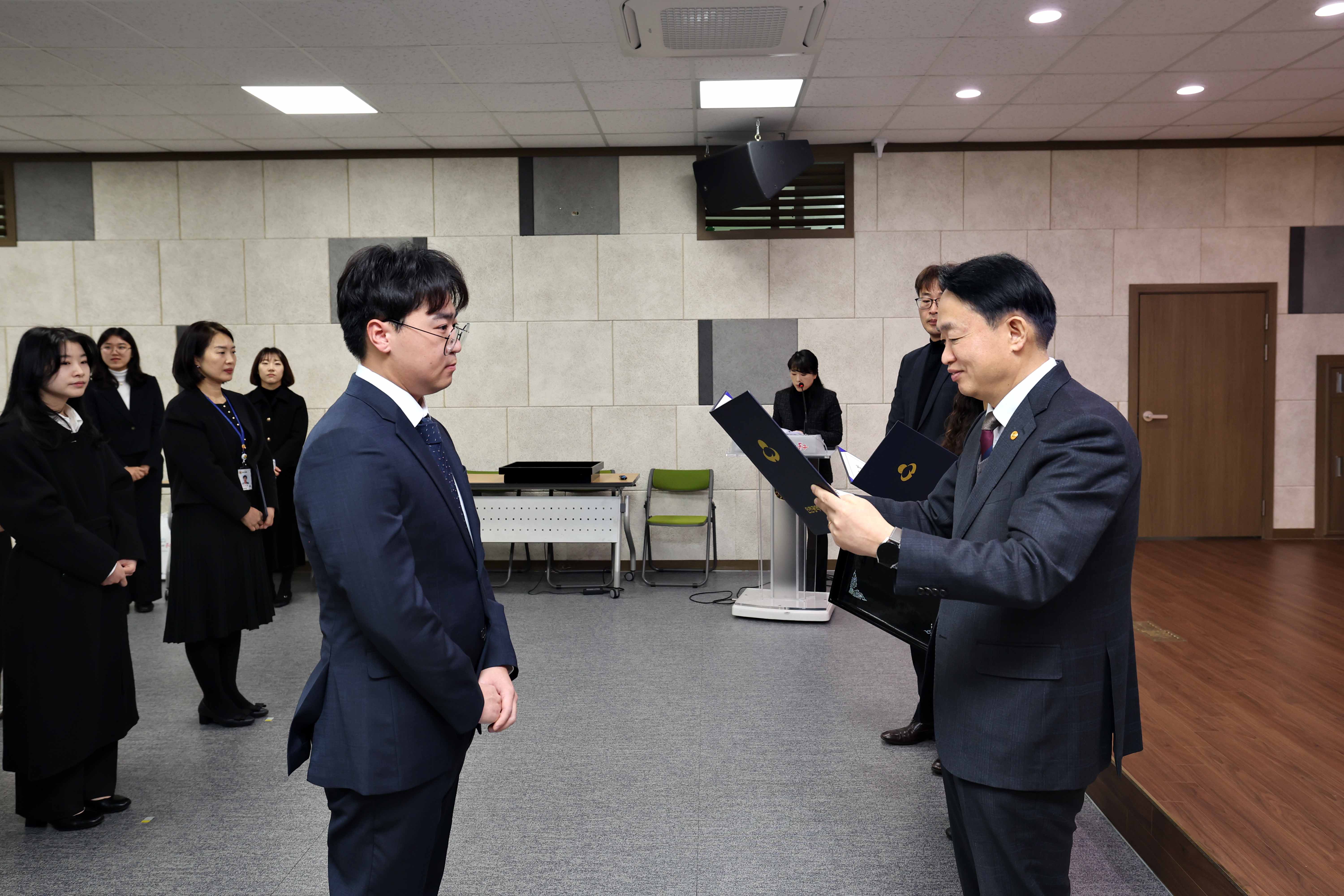20250217_임용장_수여식10.jpg 이미지