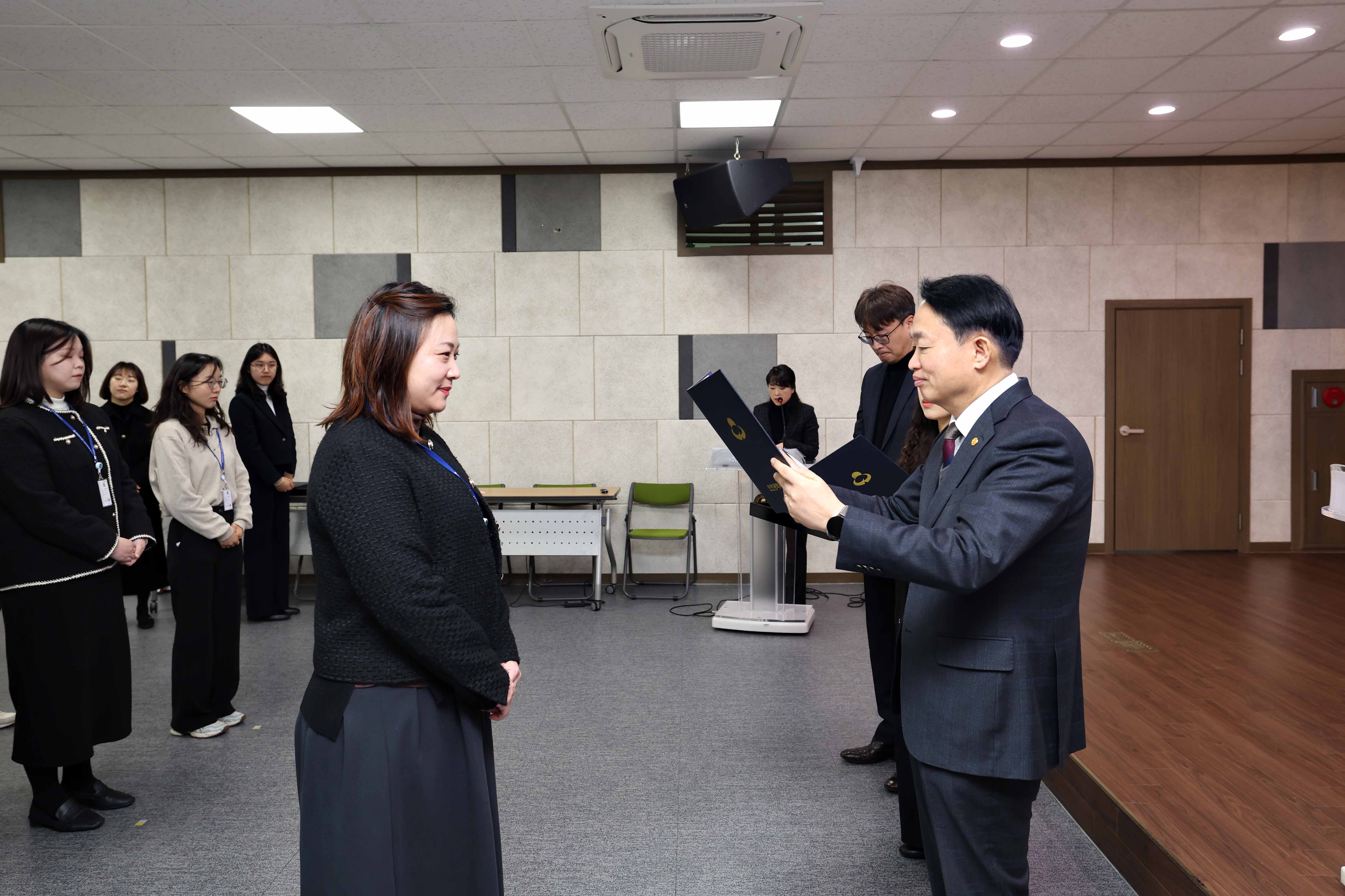 20250217_임용장_수여식4.jpg 이미지