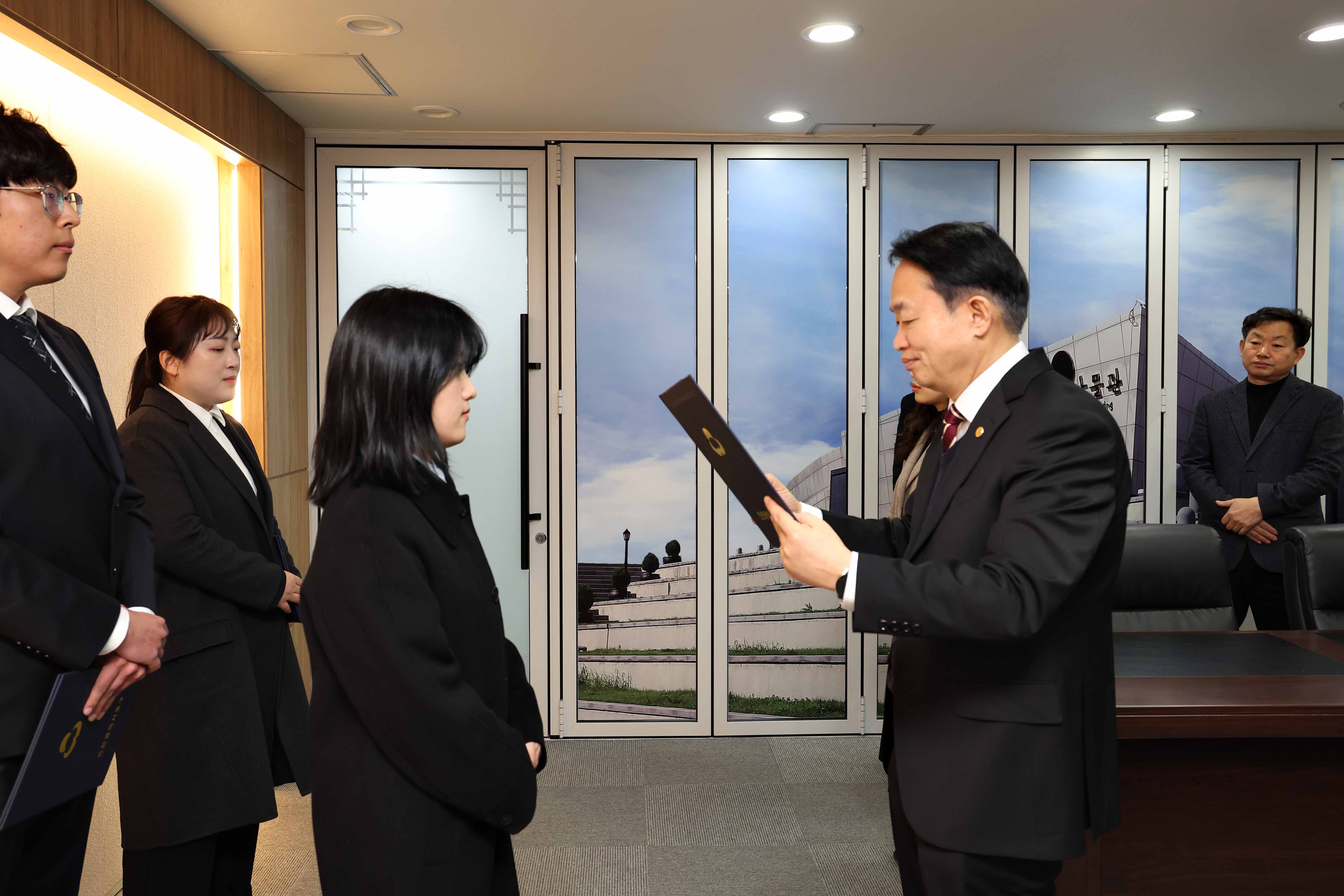 20250304_임용장_수여식4.jpg 이미지