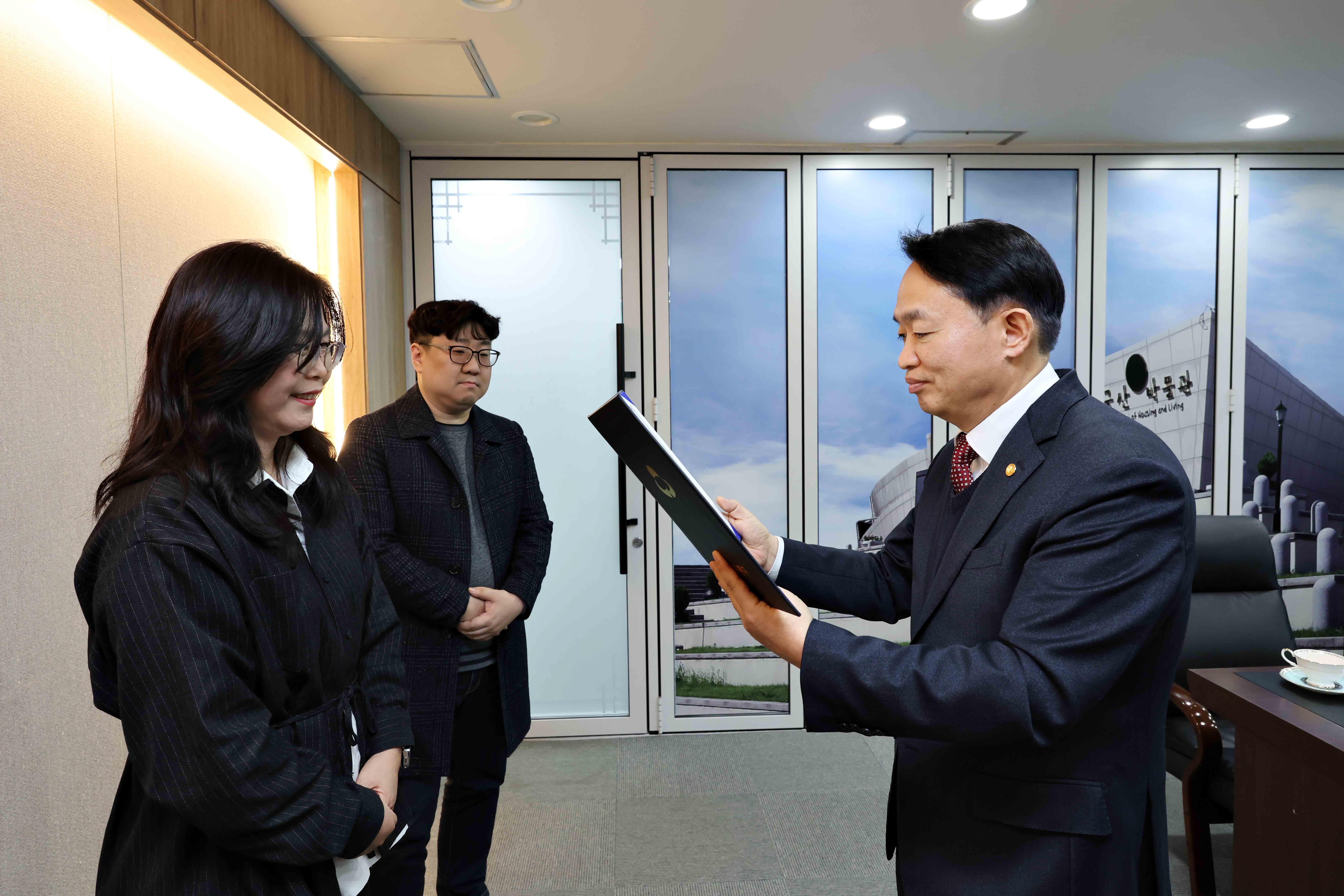 20250310_장애인복지위원회_민간위원_위촉장_수여식4.jpg 이미지