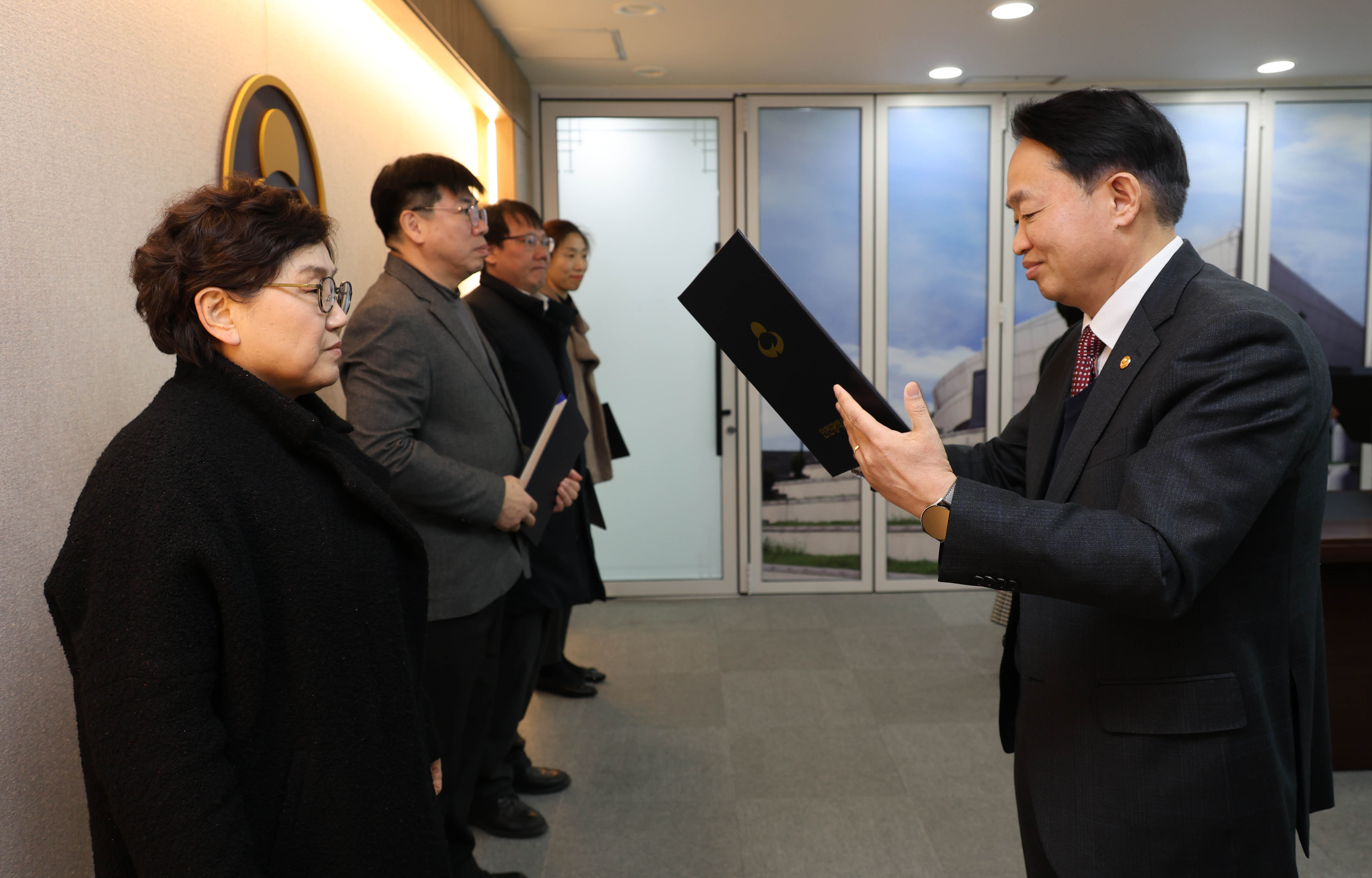 20250317_마을만들기_심의위원회_위촉장_수여식-5.jpg 이미지