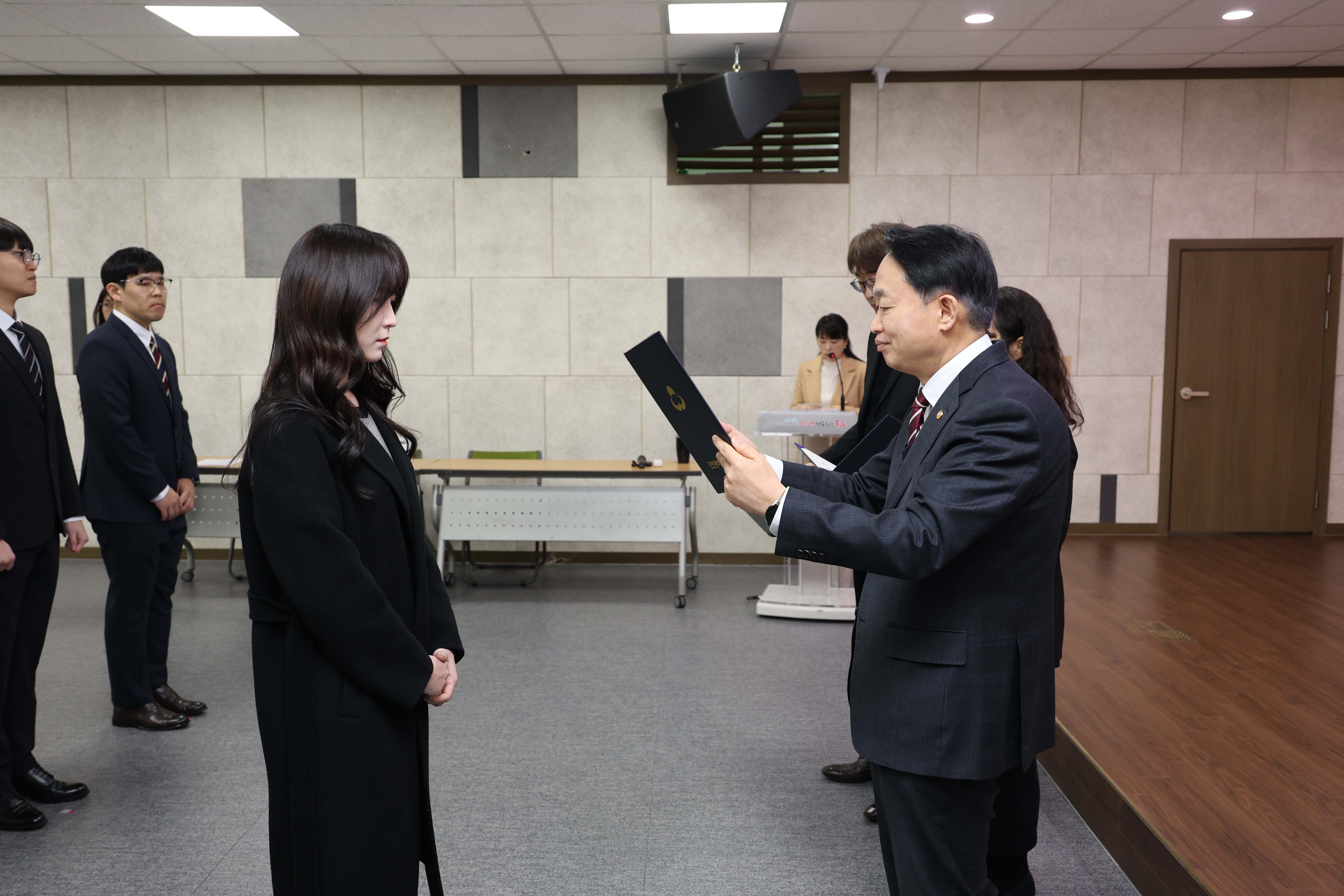 20250319_임용장_수여식-10.jpg 이미지