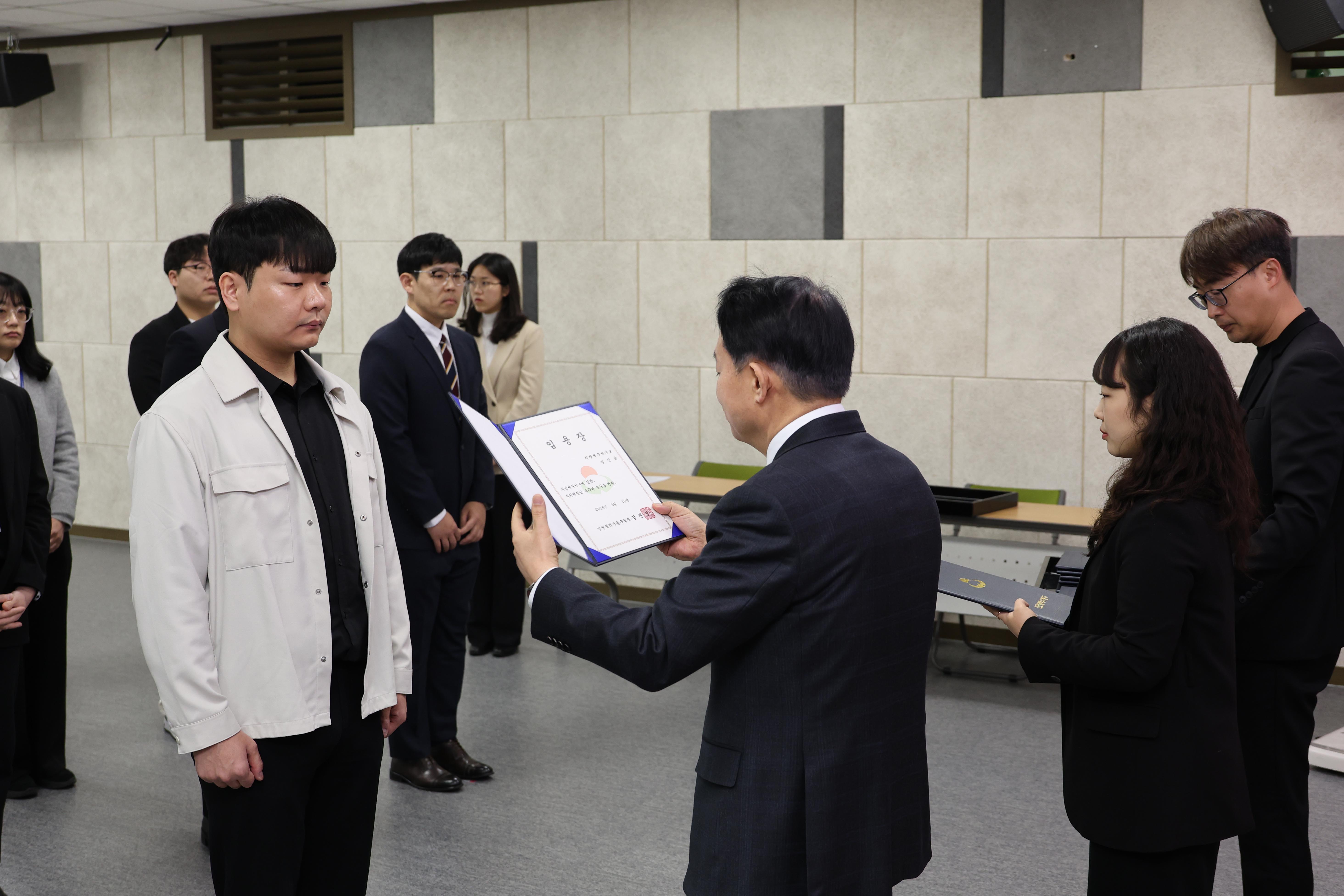 20250319_임용장_수여식-11.jpg 이미지