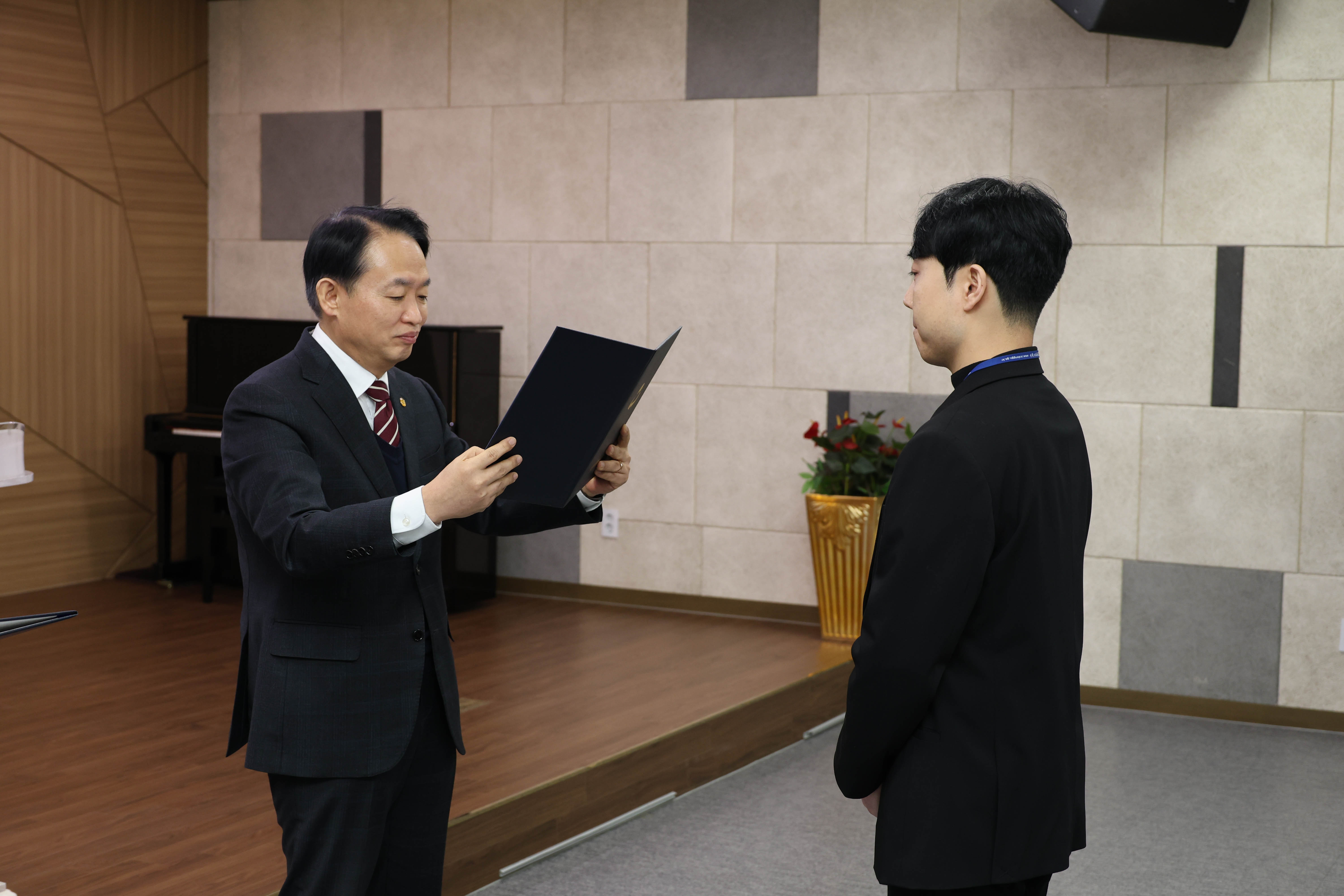 20250319_임용장_수여식-12.jpg 이미지