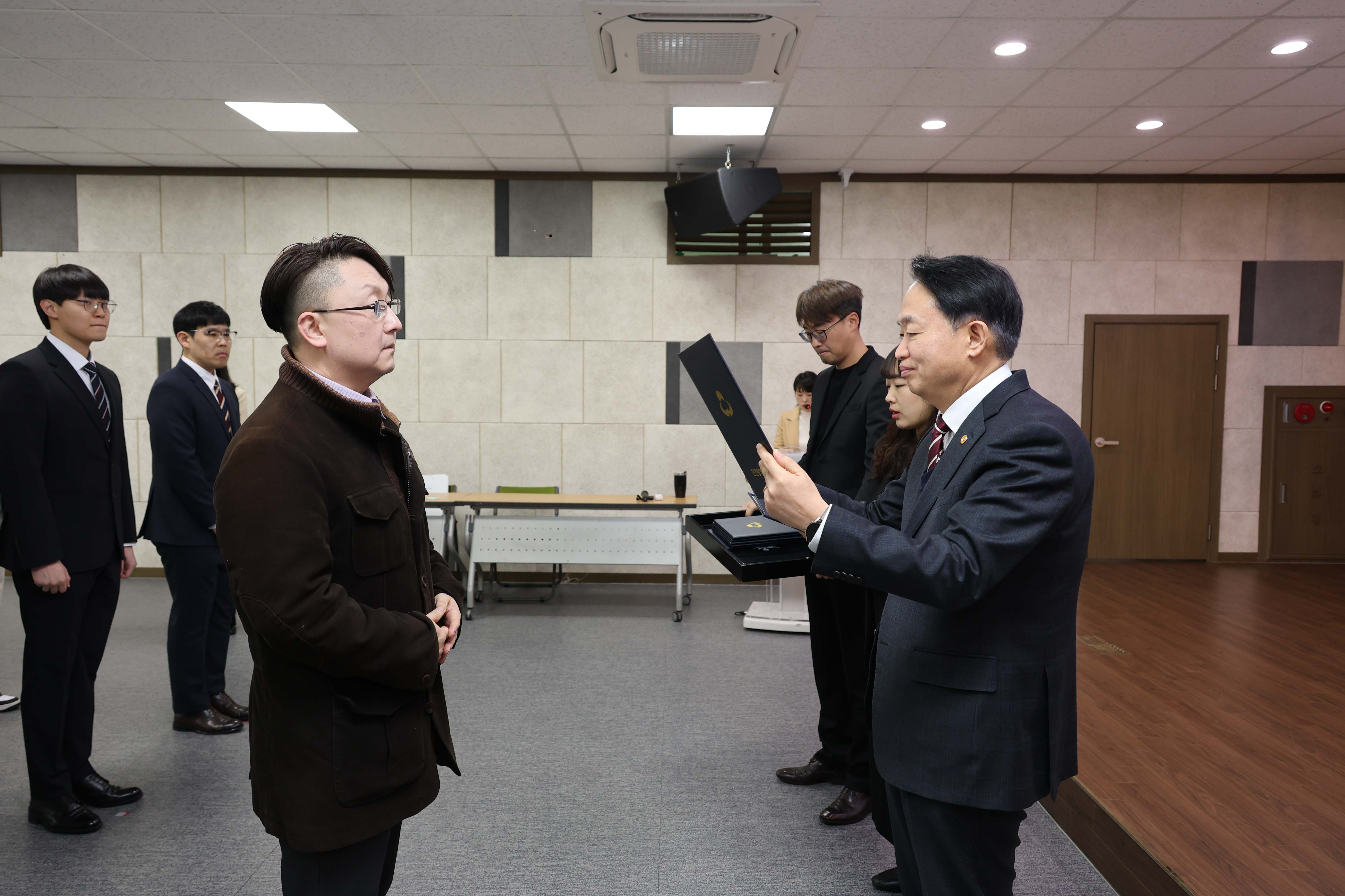 20250319_임용장_수여식-6.jpg 이미지