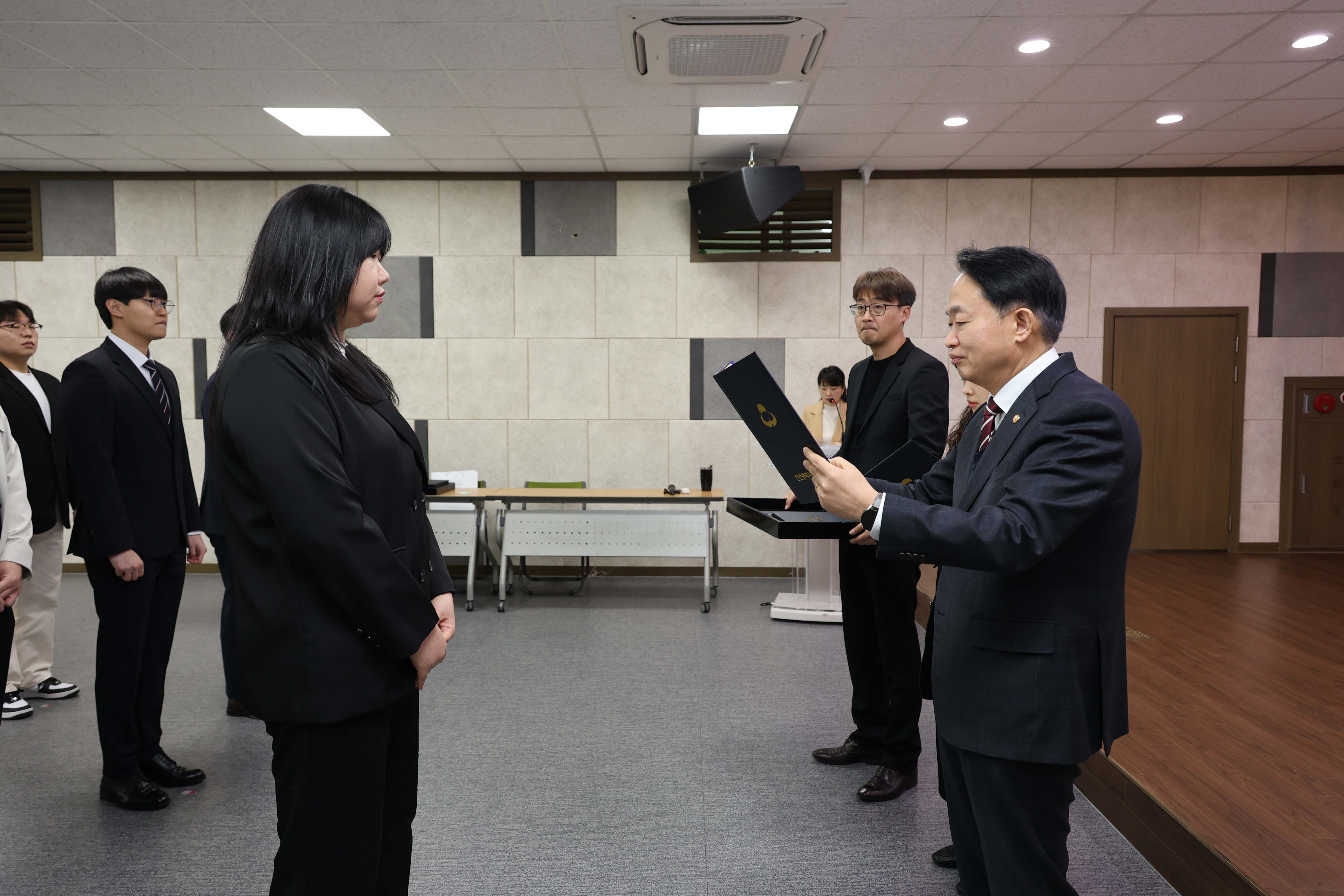 20250319_임용장_수여식-7.jpg 이미지