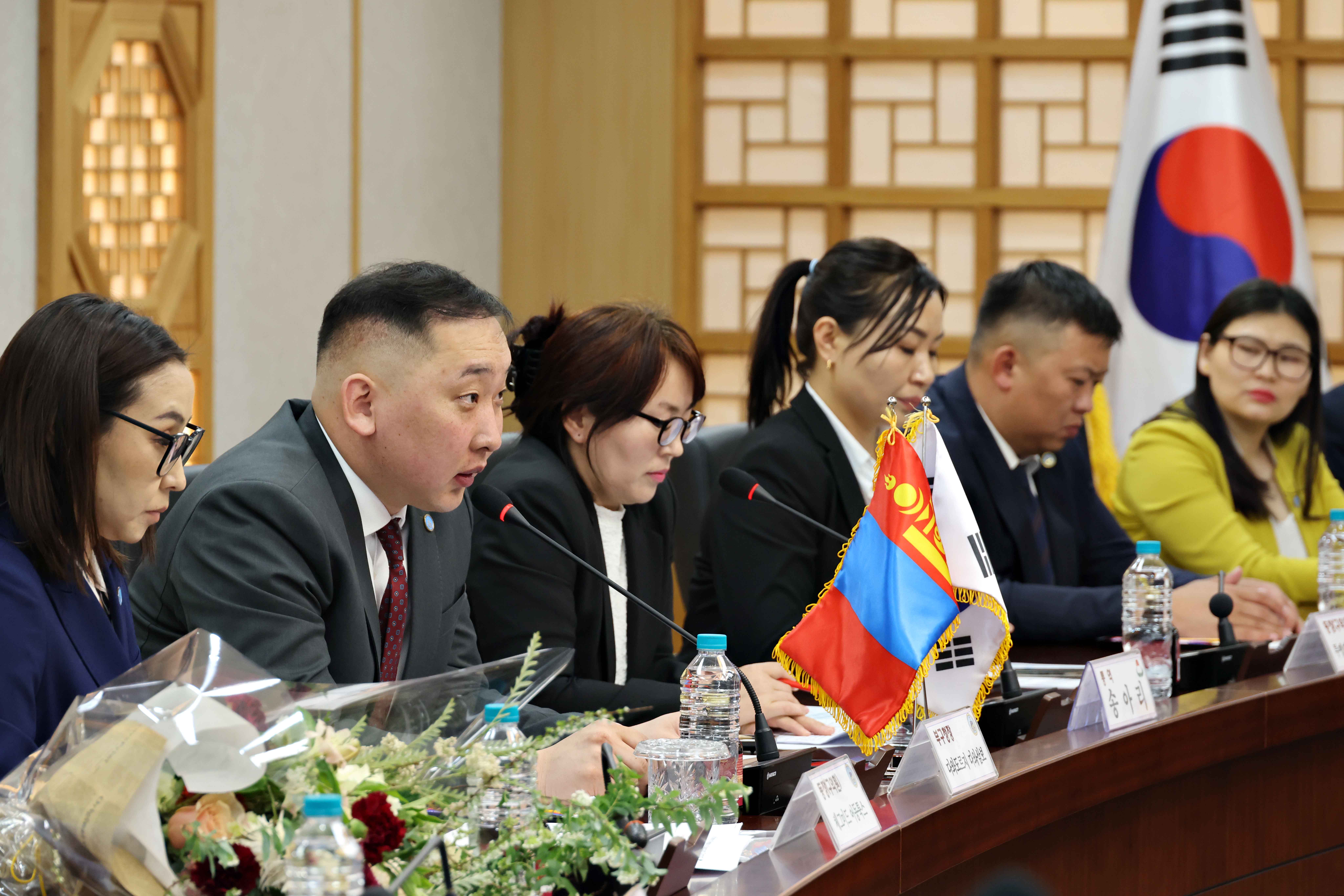 20250324_몽골_바양주르흐구_대표단_접견12.jpg 이미지