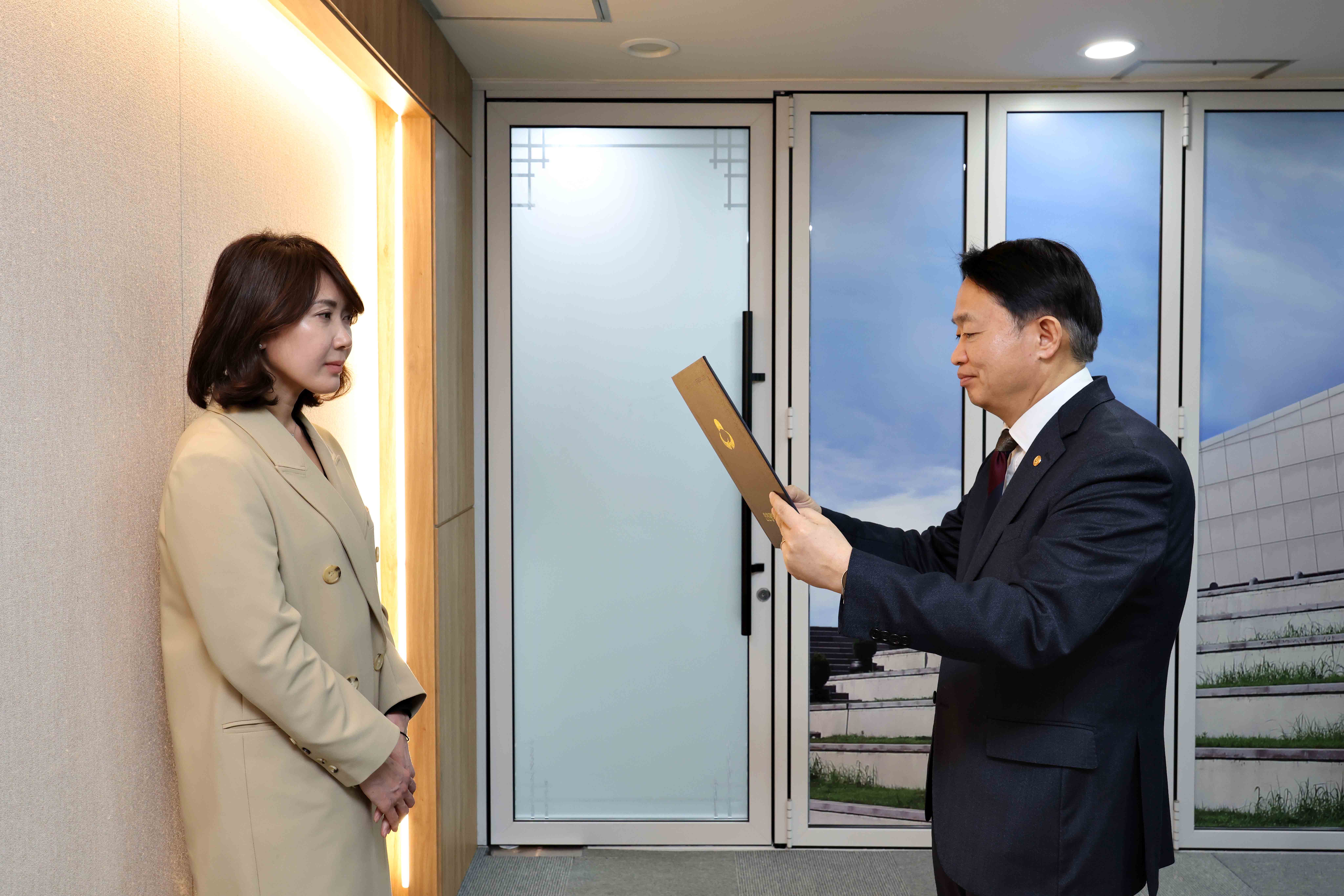 20250328_화수부두_도시재생_혁신지구_사업총괄책임자_위촉장_수여식3.jpg 이미지