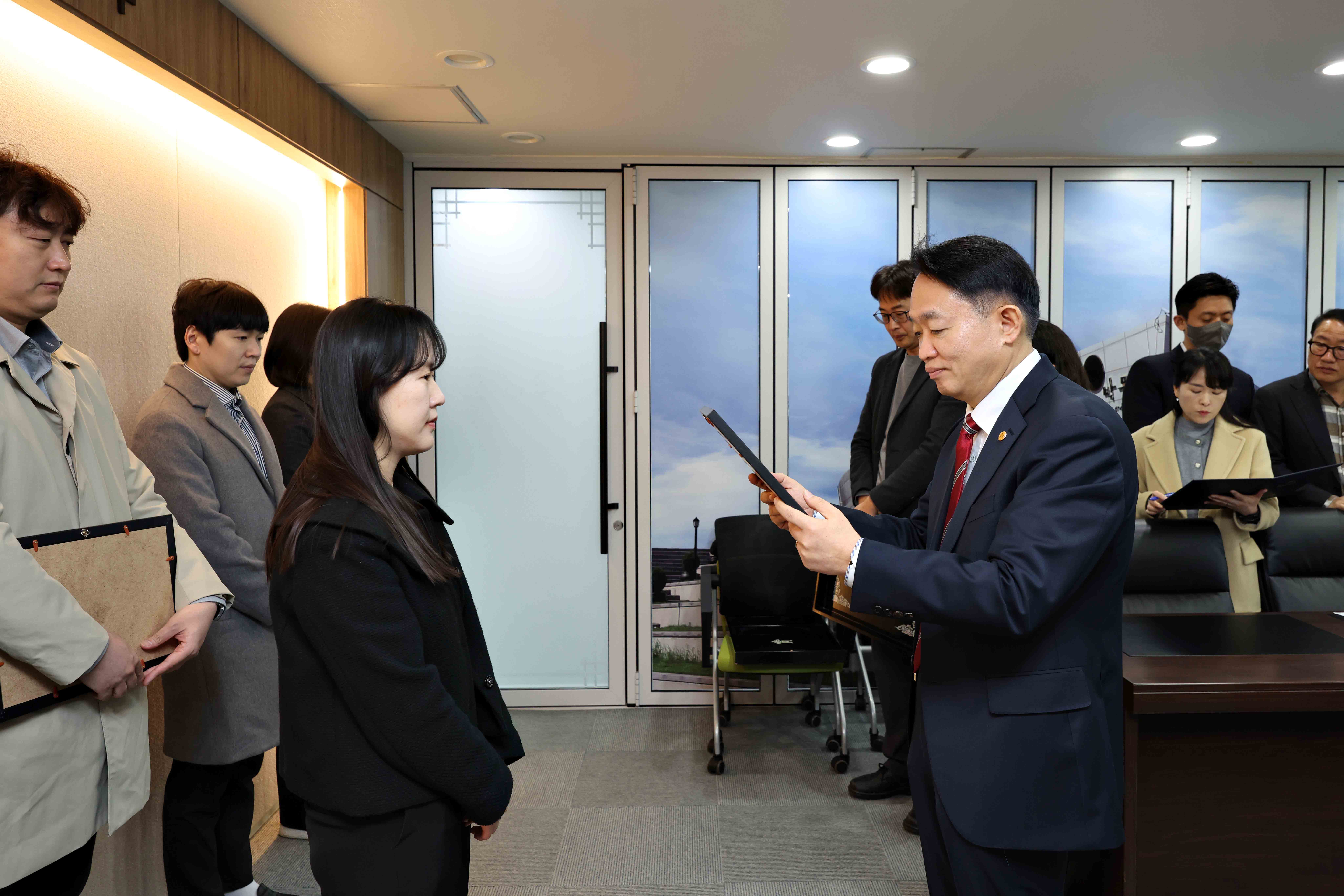 20250331_모범친절공무원_표창_수여식6.jpg 이미지