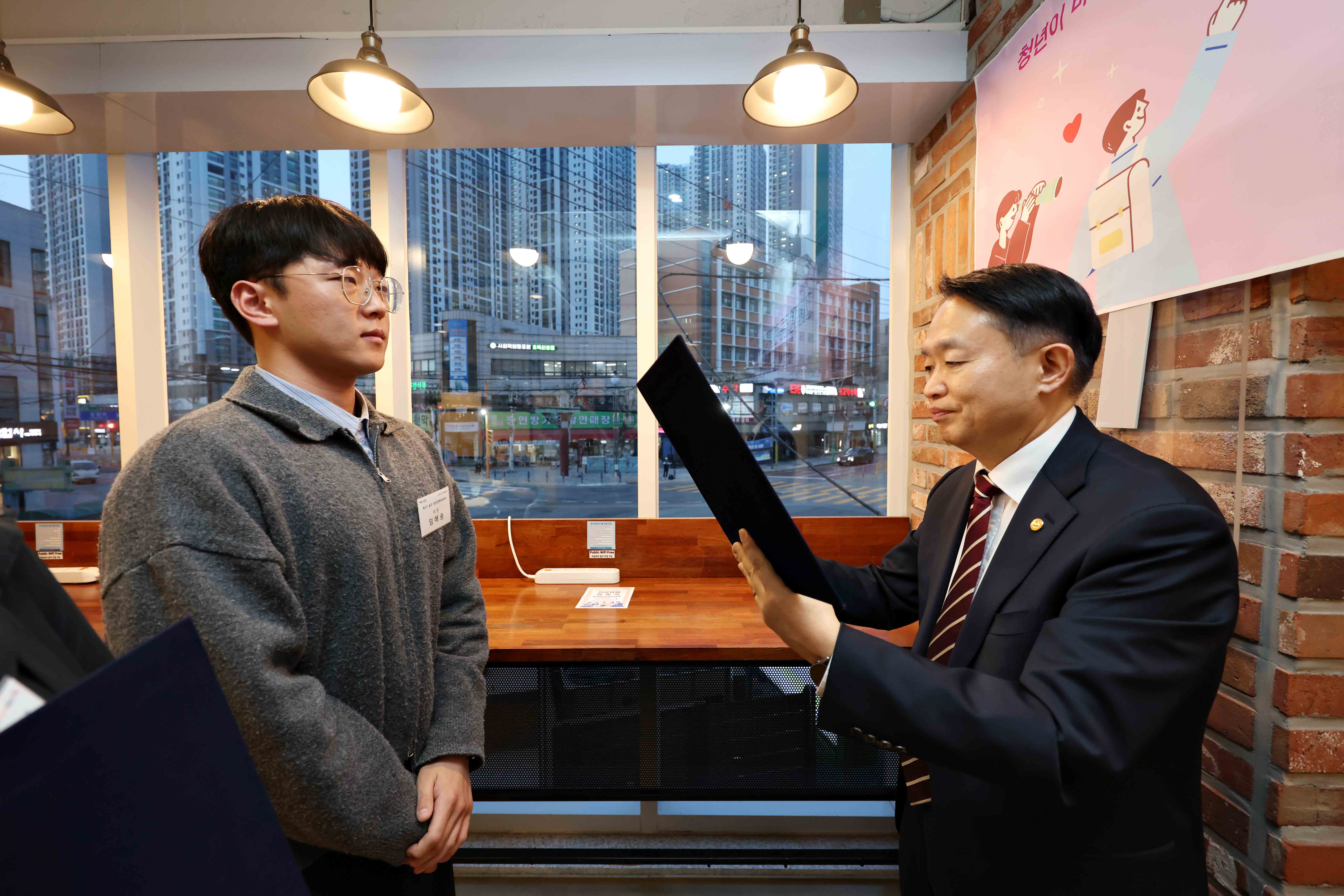20250407_2025년_청년정책네트워크_신규위원_위촉식7.jpg 이미지