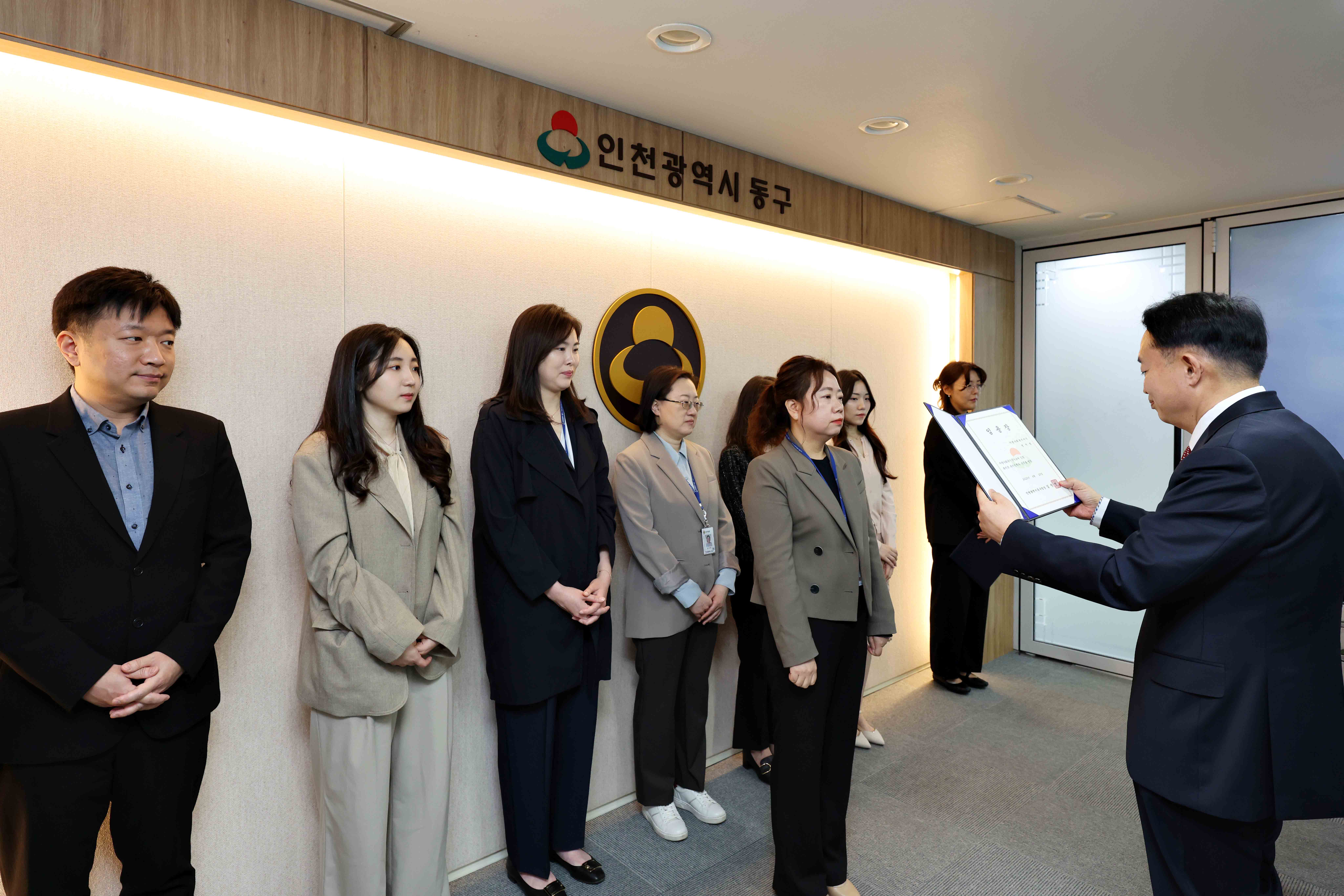 20250423_임용장_수여식3.jpg 이미지