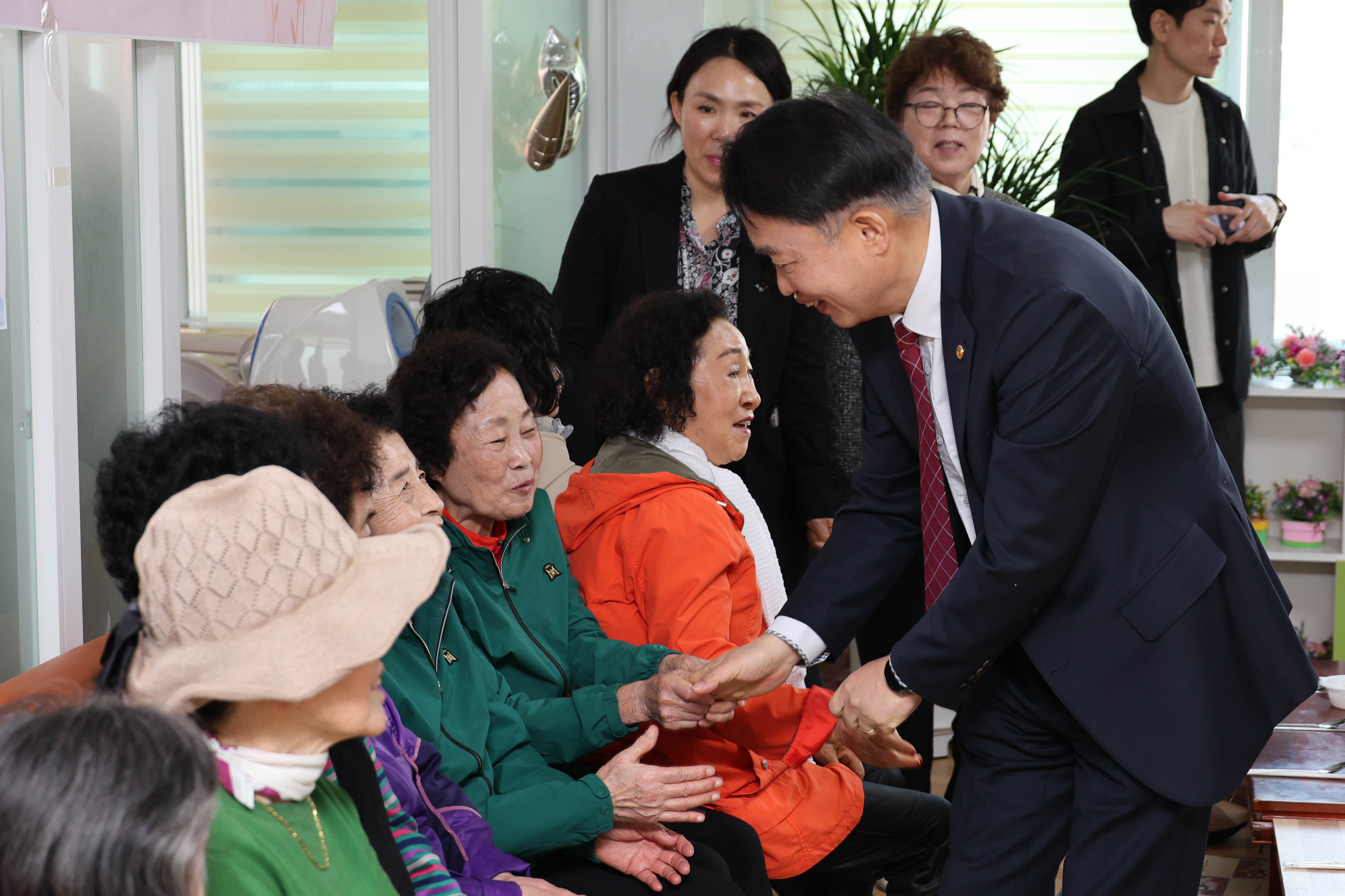 20250508_송림2동_새마을부녀회_어버이날_행사-4.jpg 이미지