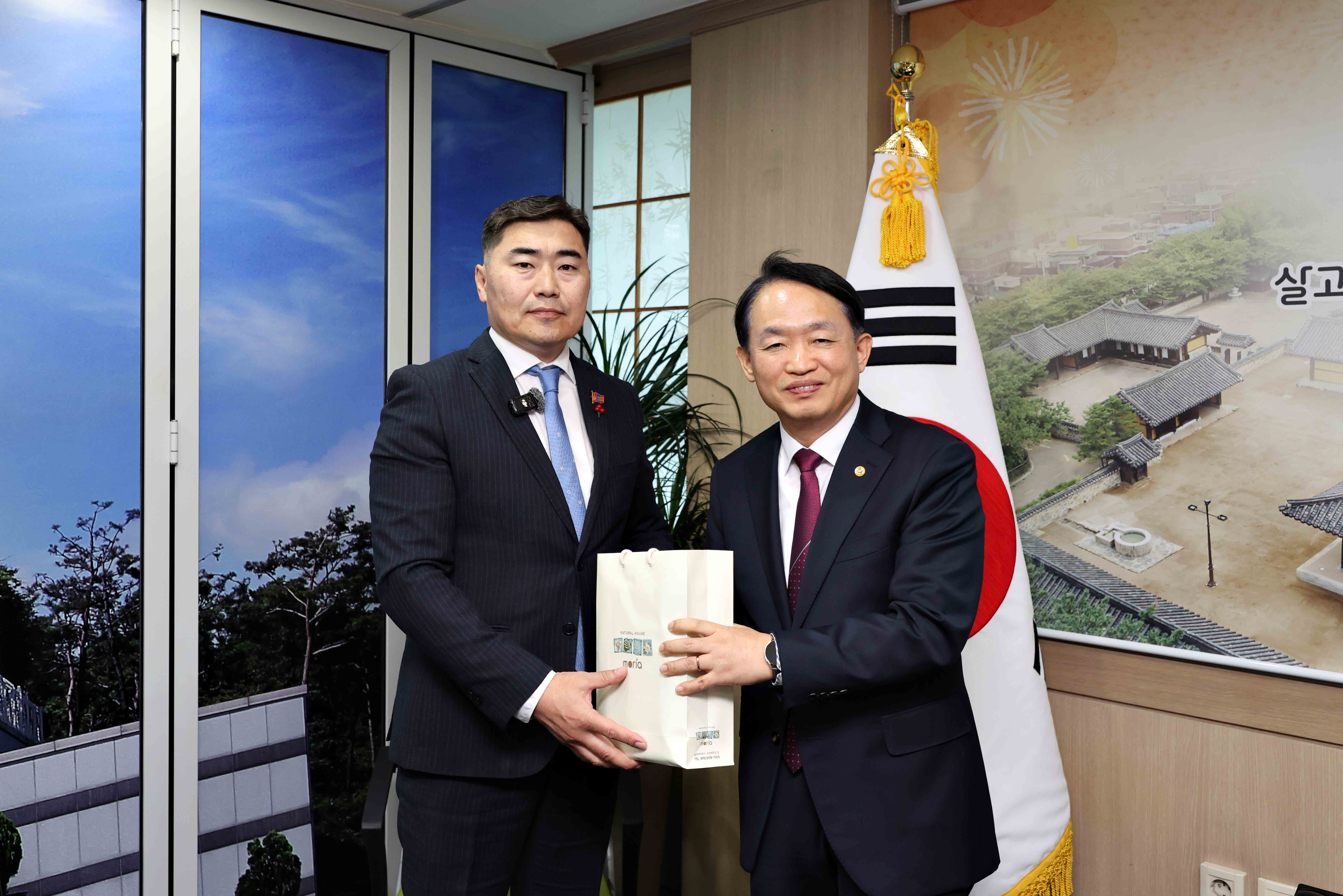 20250519_몽골_바양주르흐구_의회_대표단_접견4.jpg 이미지