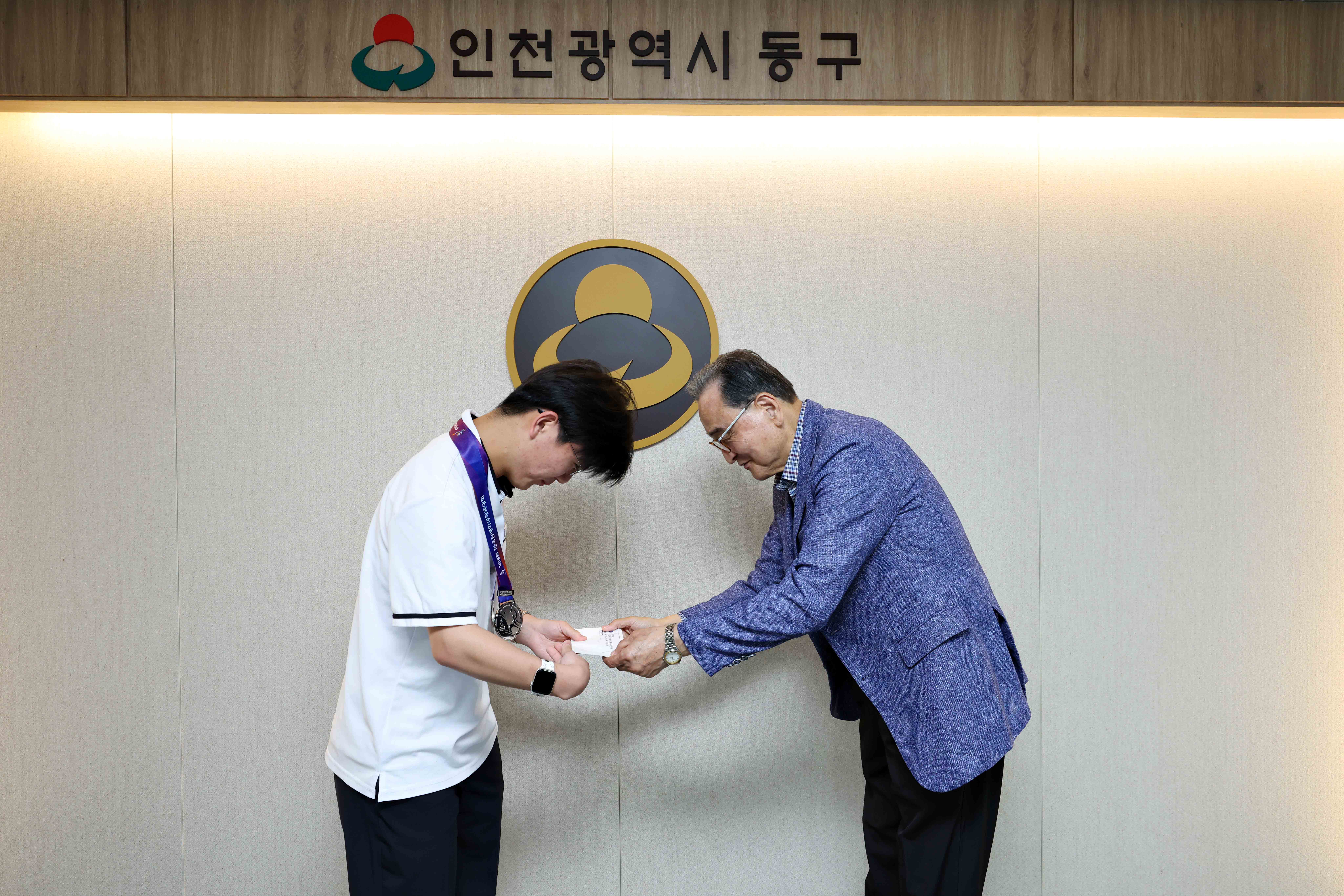20250530_전국장애학생체육대회_입상선수_포상금_전달식3.jpg 이미지