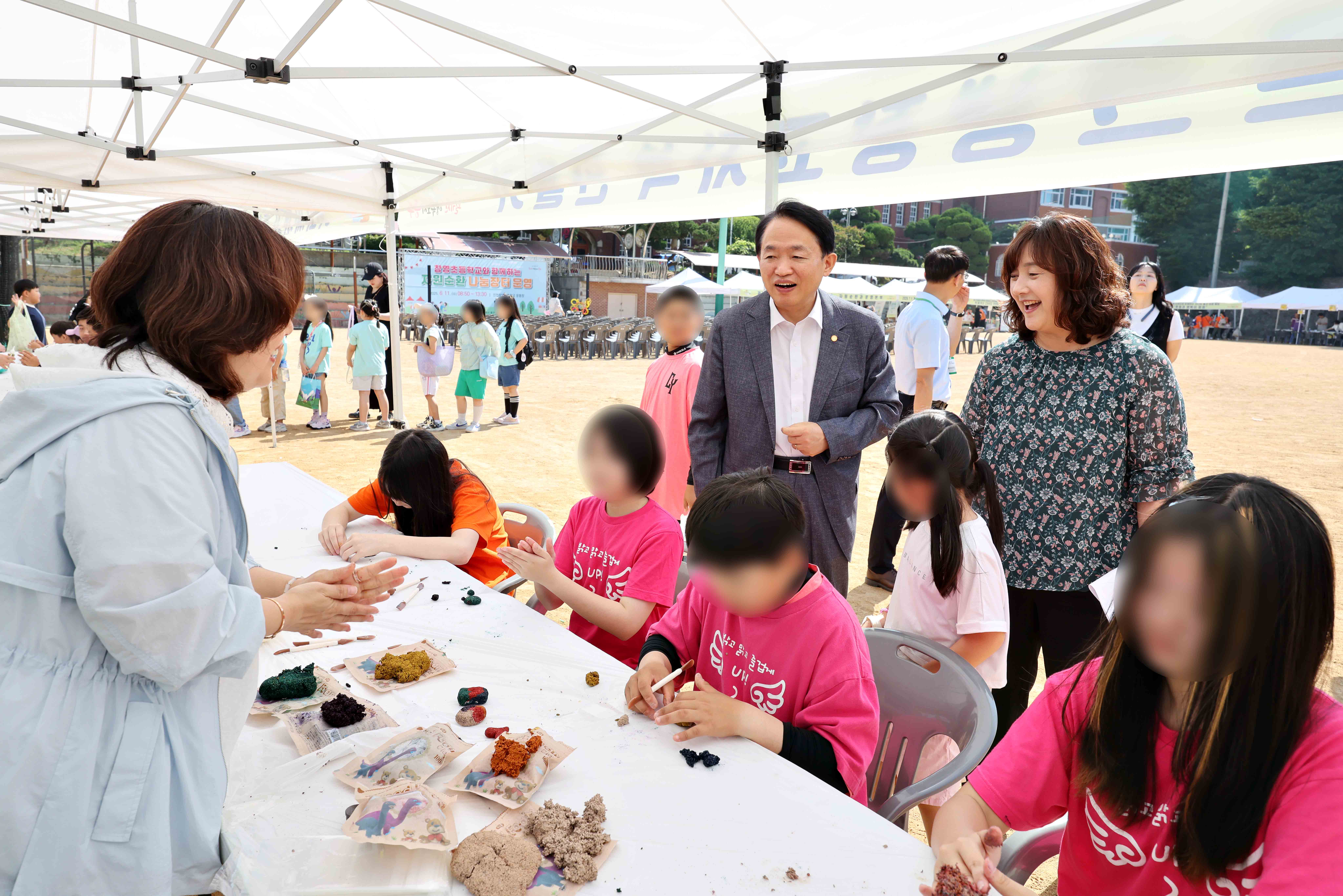 20250611_창영초등학교와_함께하는_나눔장터4.jpg 이미지