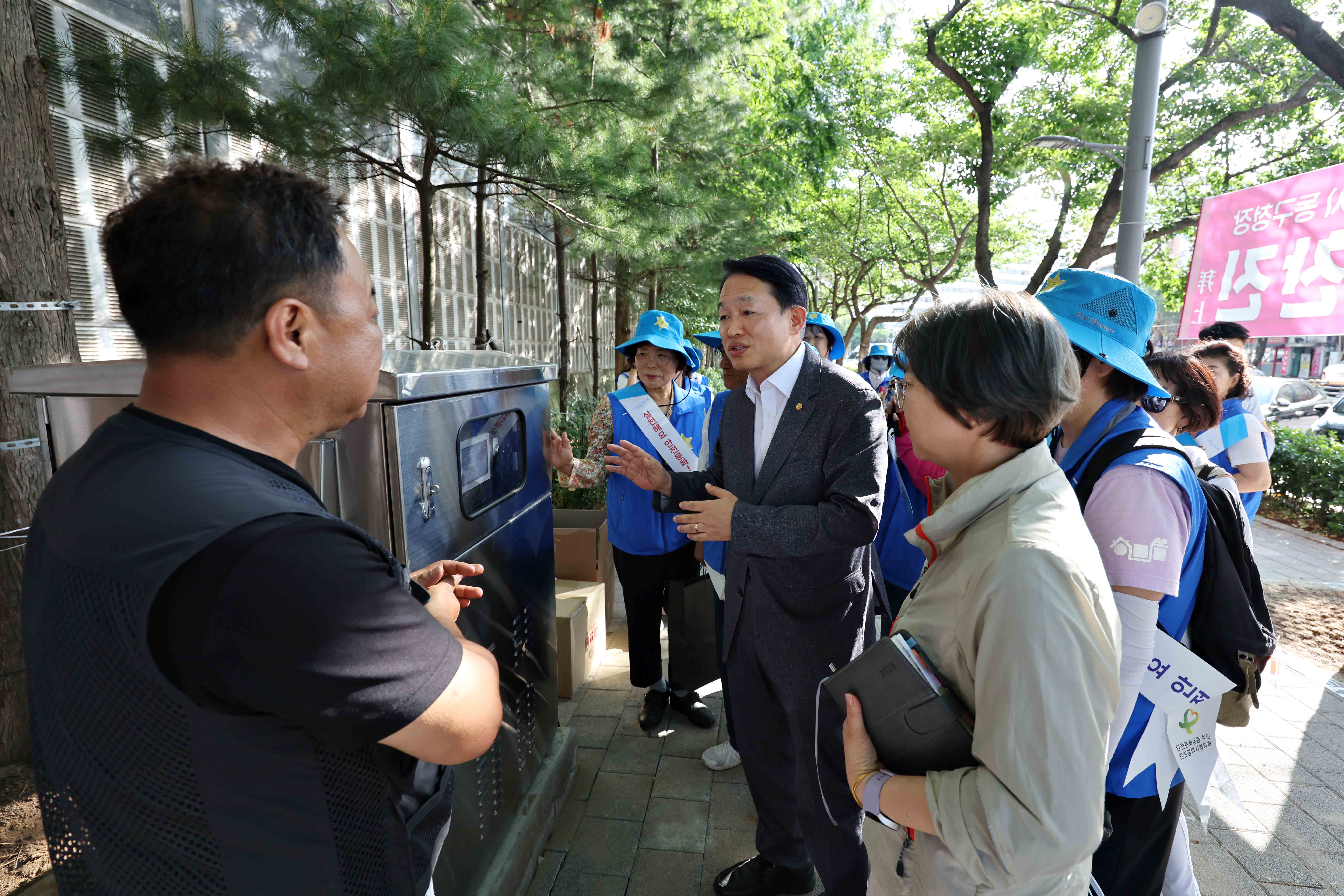 20250611_폭염저감시설_쿨링포그_설치_현장_점검4.jpg 이미지