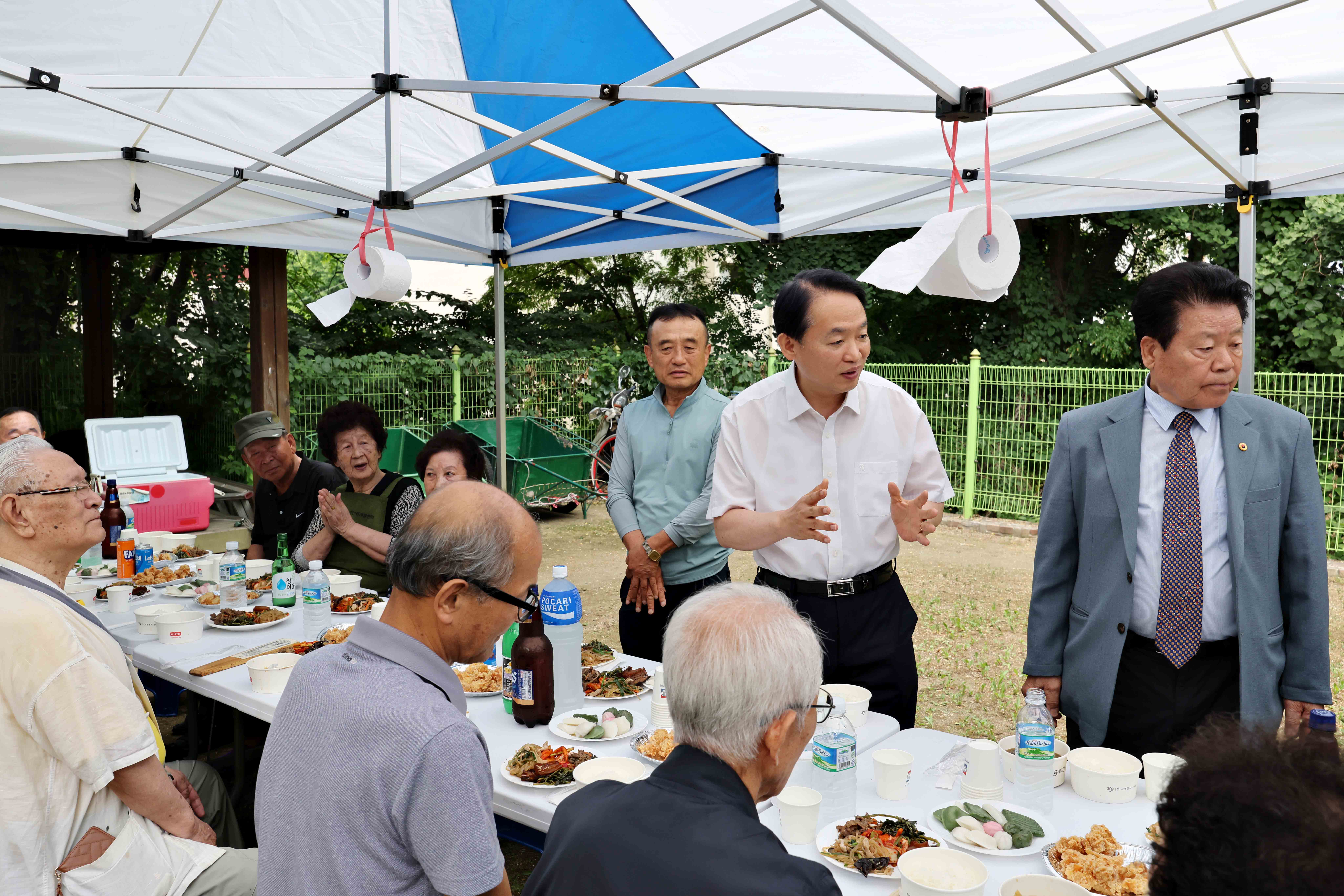 20250613_송현아파트_경로당_배식_봉사5.jpg 이미지