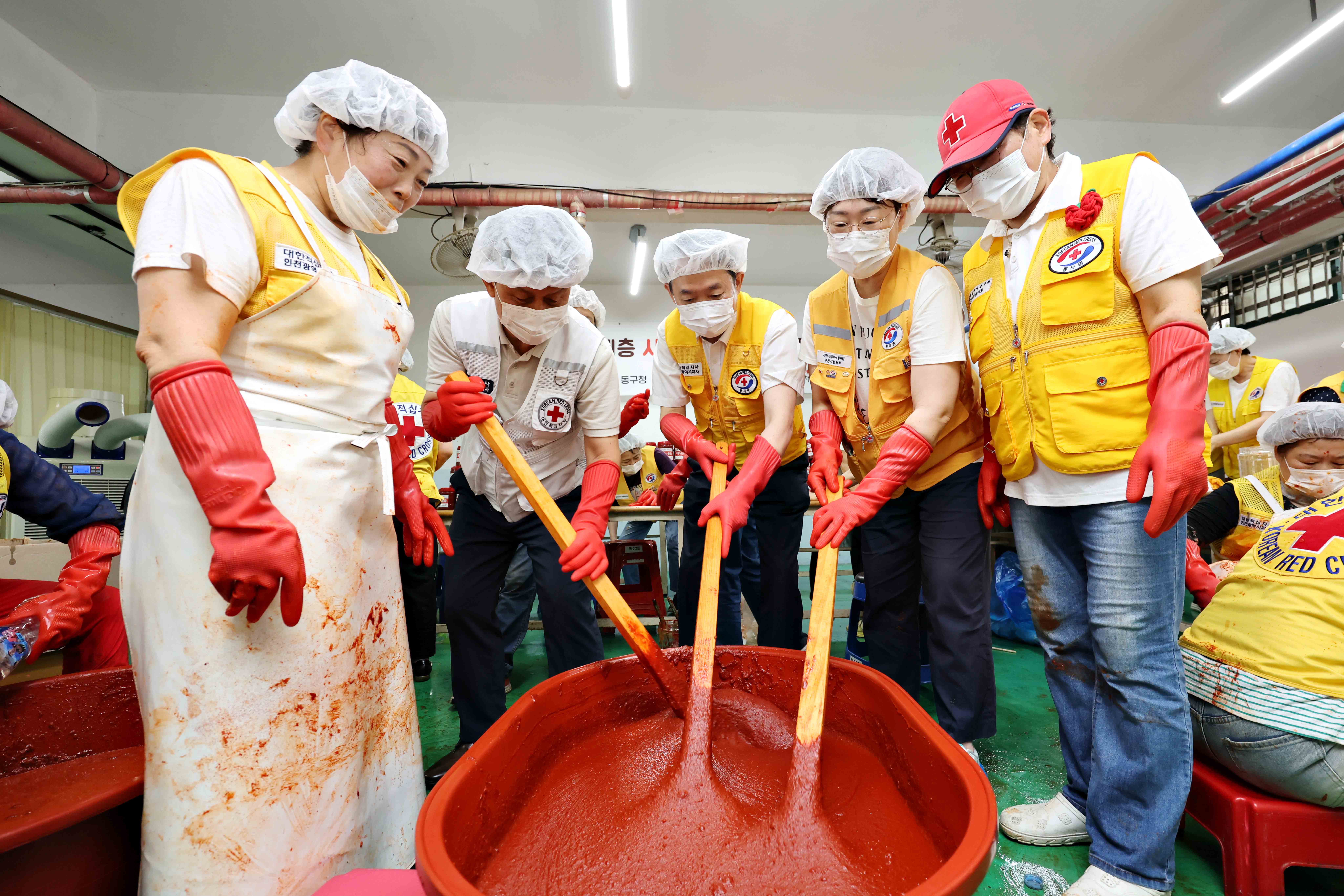 20250616_대한적십자사_동구지구협의회_사랑의_고추장_만들기3.jpg 이미지