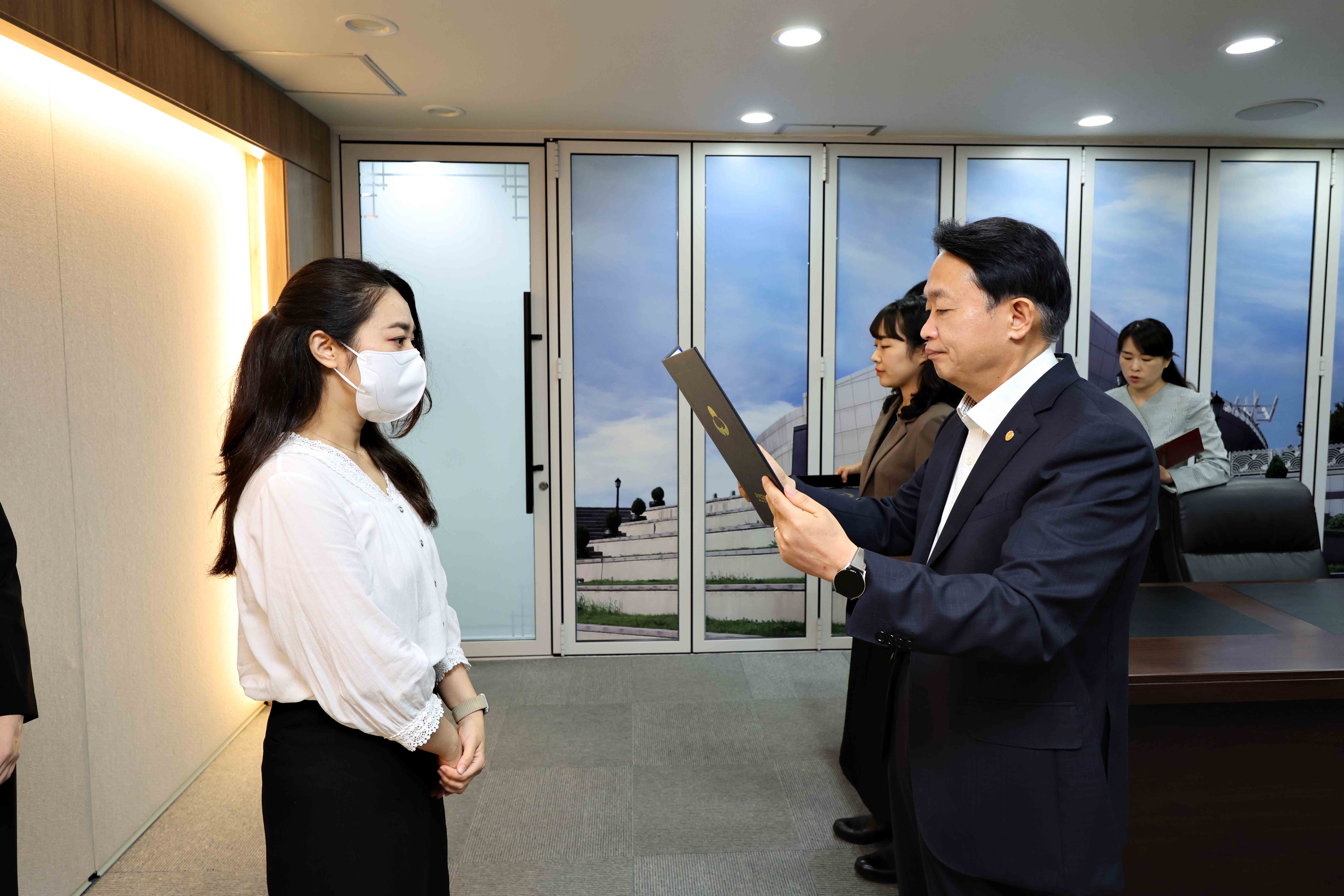 20250616_임용장_수여식2.jpg 이미지