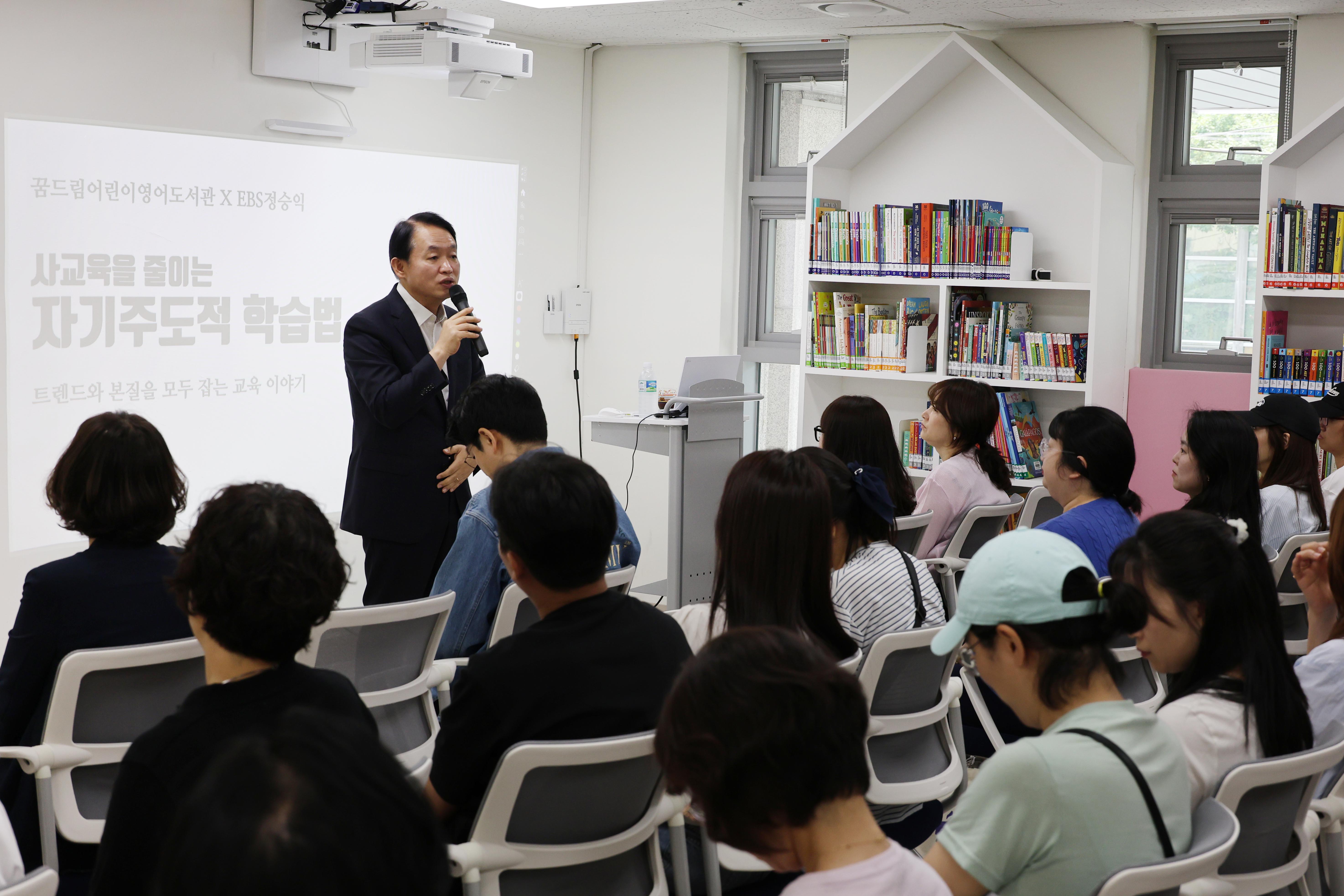 20250619_정승익_작가와_함께하는_북토크-3.jpg 이미지