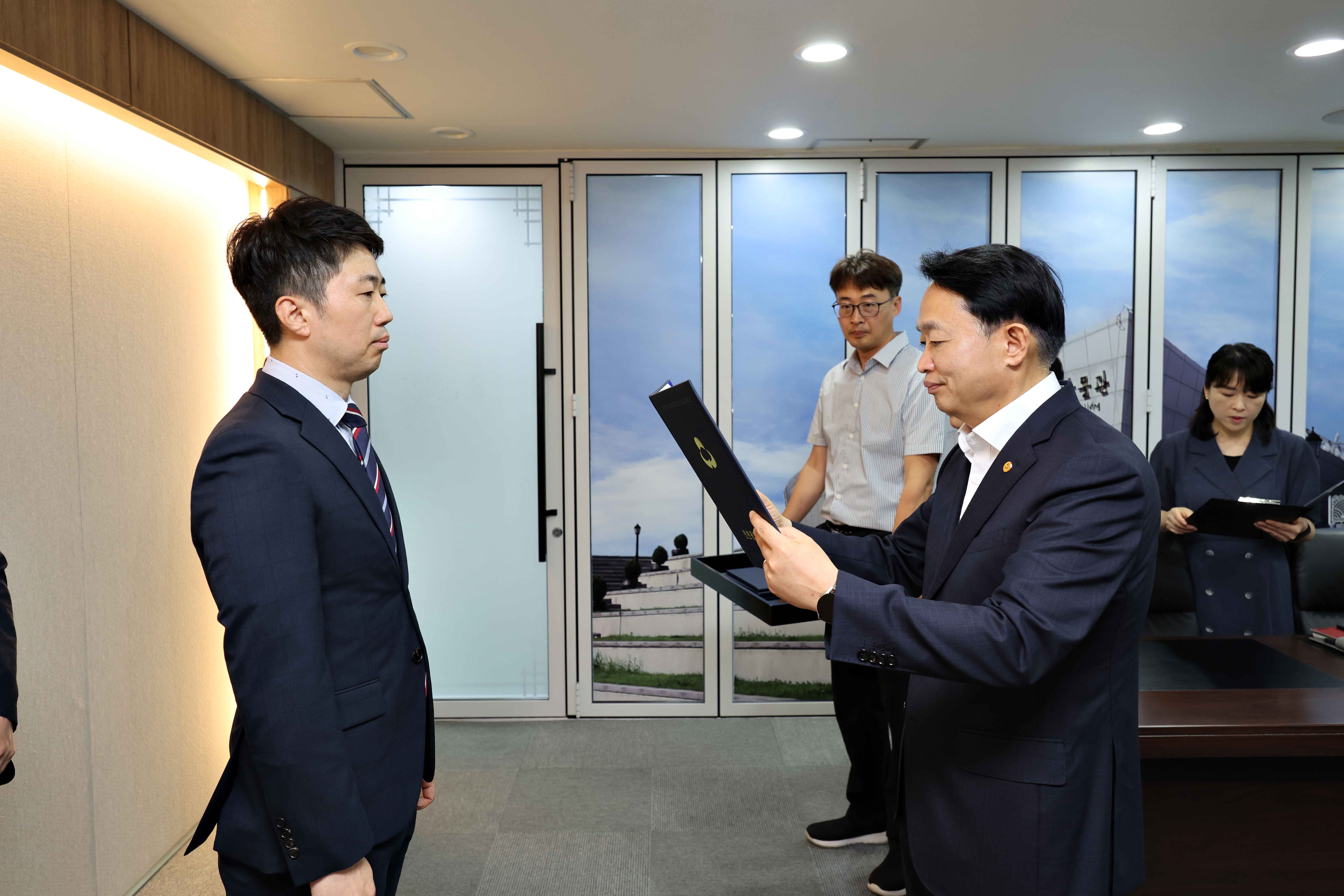 20250701_임용장_수여식6.jpg 이미지