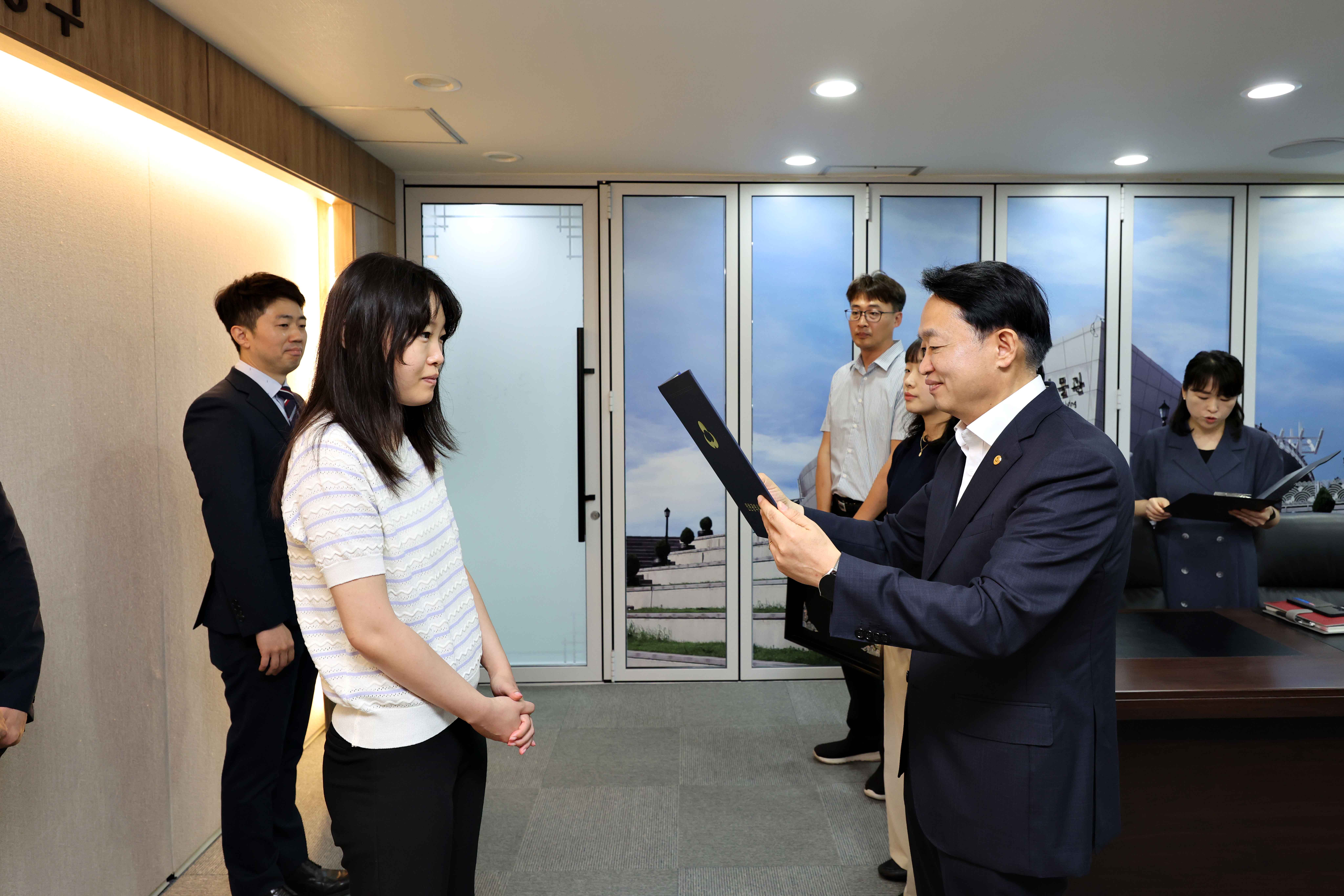 20250701_임용장_수여식9.jpg 이미지
