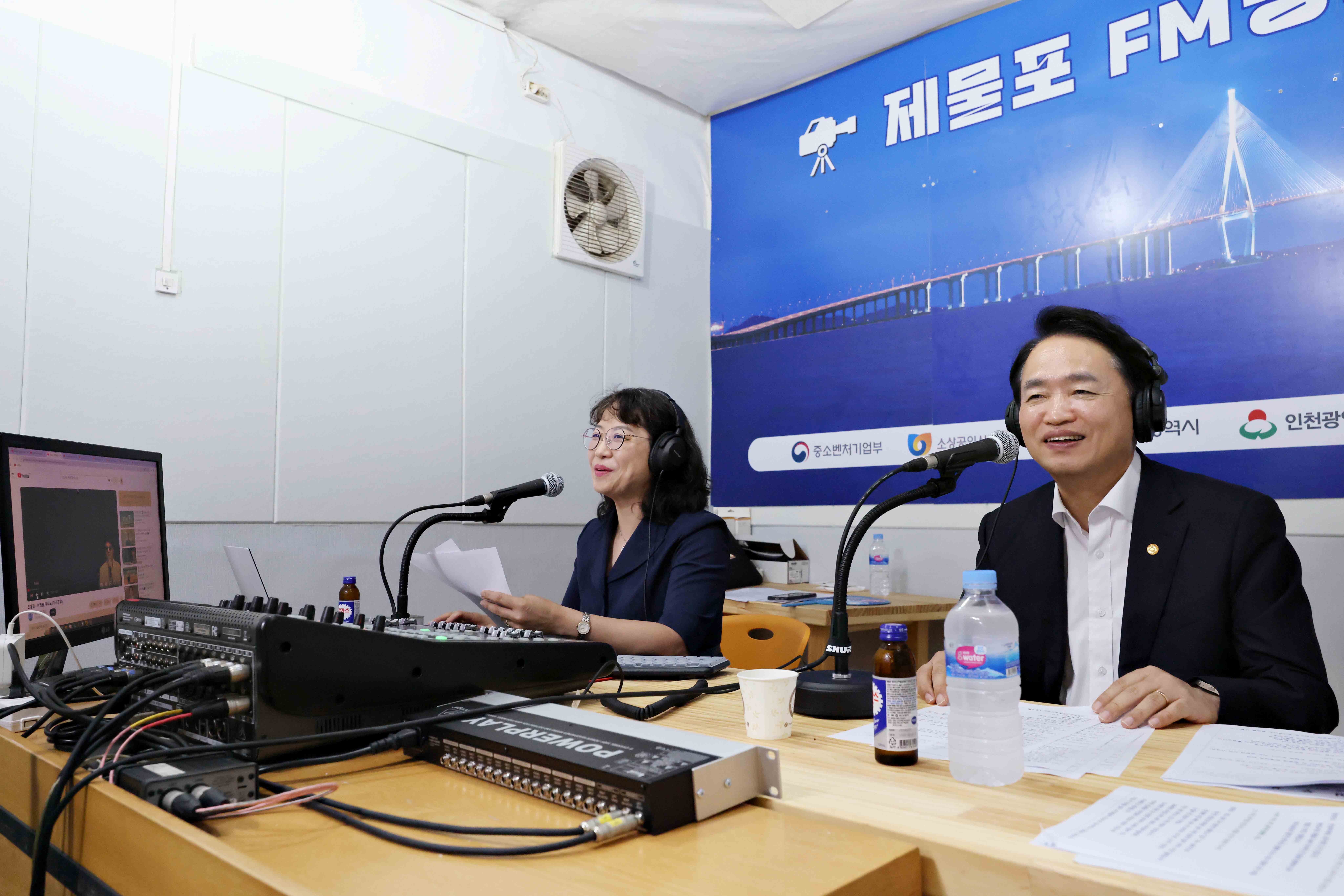 20250702_현대시장_제물포FM_방송국_인터뷰2.jpg 이미지